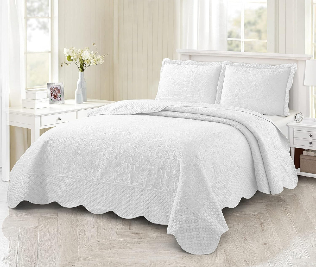 King Size Quilt Bedding Set 3 Piece Oversized Ultrasonic White Bedspreads - Bed Summer Quilt Lightweight Microfiber Ultrasonic Bedspread- Classic Pattern Bedding Coverlet for All Season