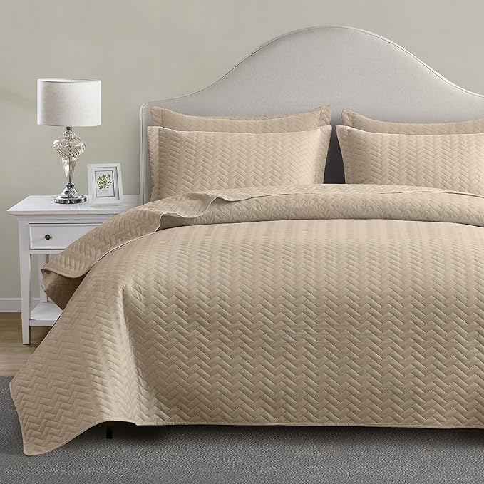 White Quilt Set Queen Size, Lightweight Bedspread Ultrasonic Chevron Pattern