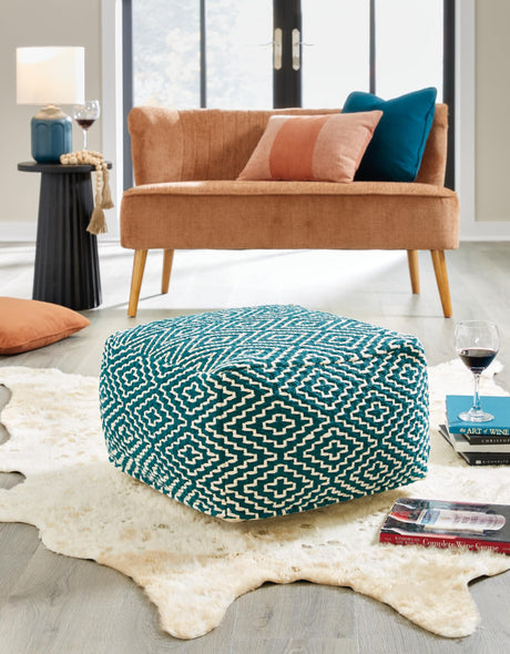 Brynnsen Casual Handwoven Geometric Pouf, Green & White