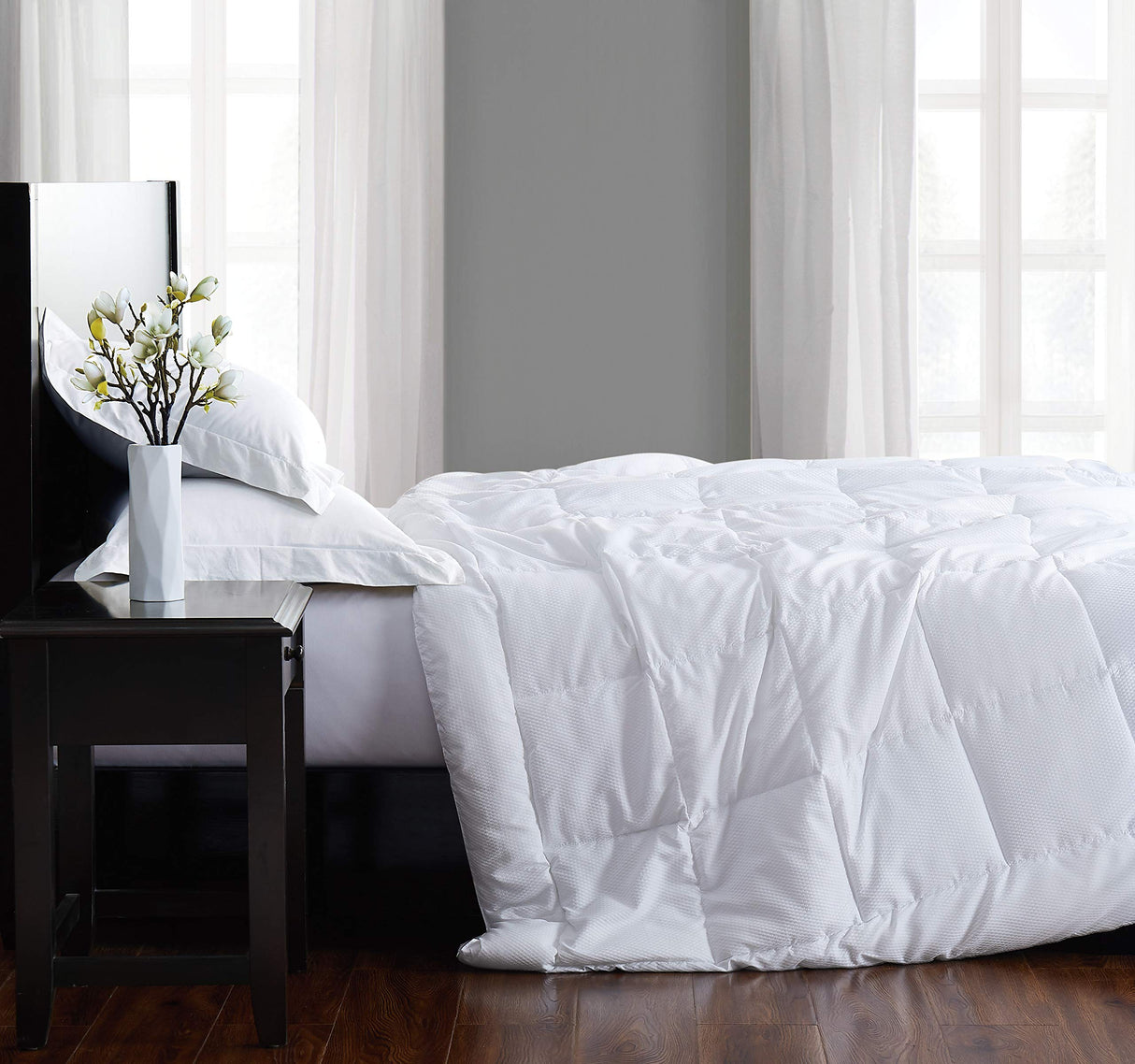 Fog Seersucker Down Alternative Comforter 2019, King, Embossed Dot