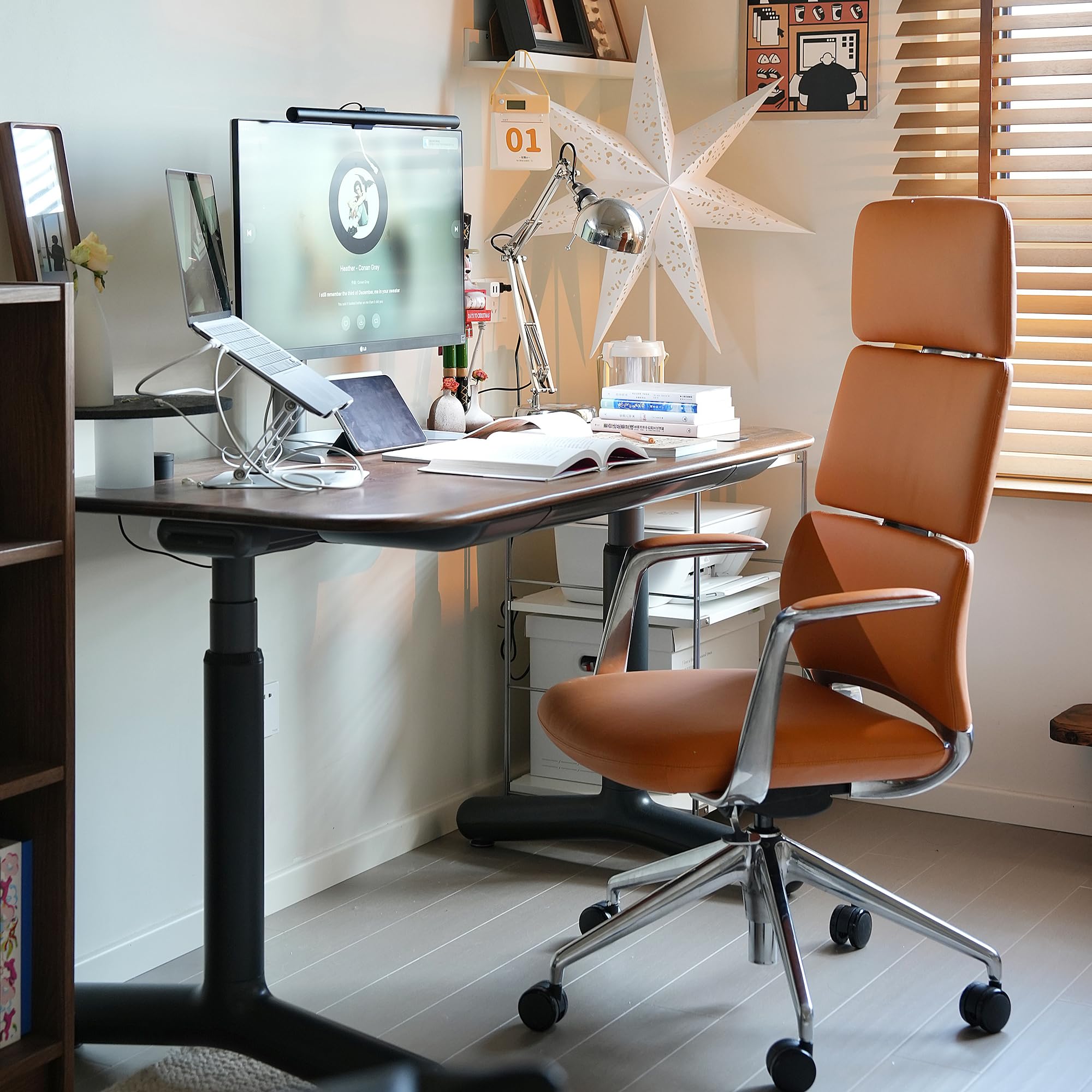 Executive Leather Office Chair - High Back Ergonomic Swivel Chair with Headrest