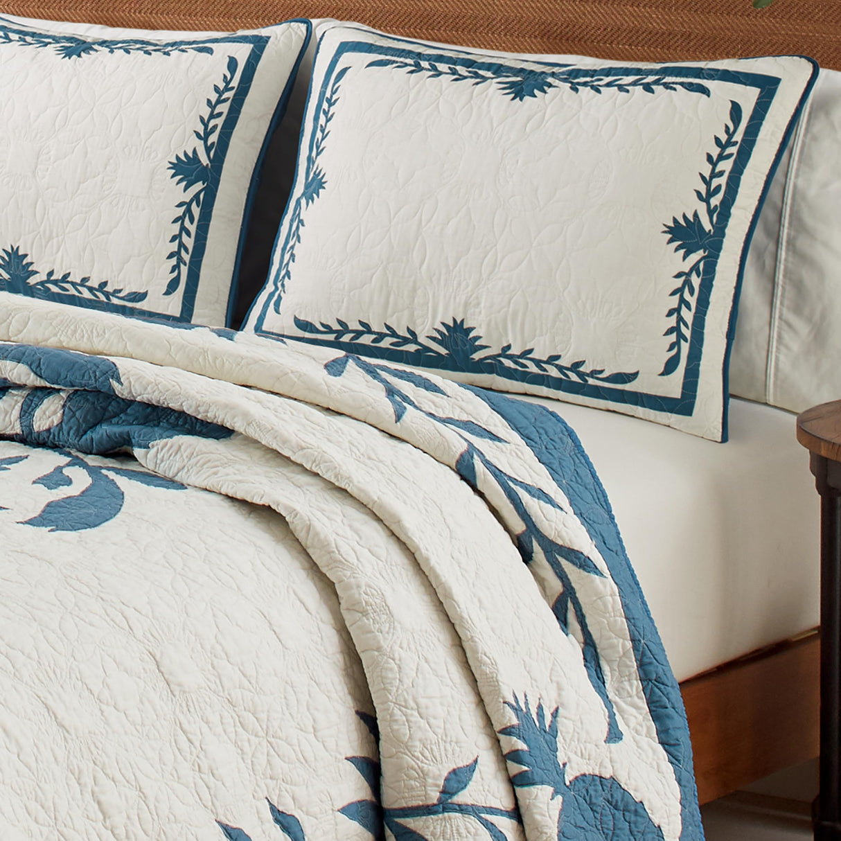 King Quilt, Soft Cotton Bedding, Coastal Home Decor, Oeko-Tex Certified (Aloha Pineapple Blue, King)
