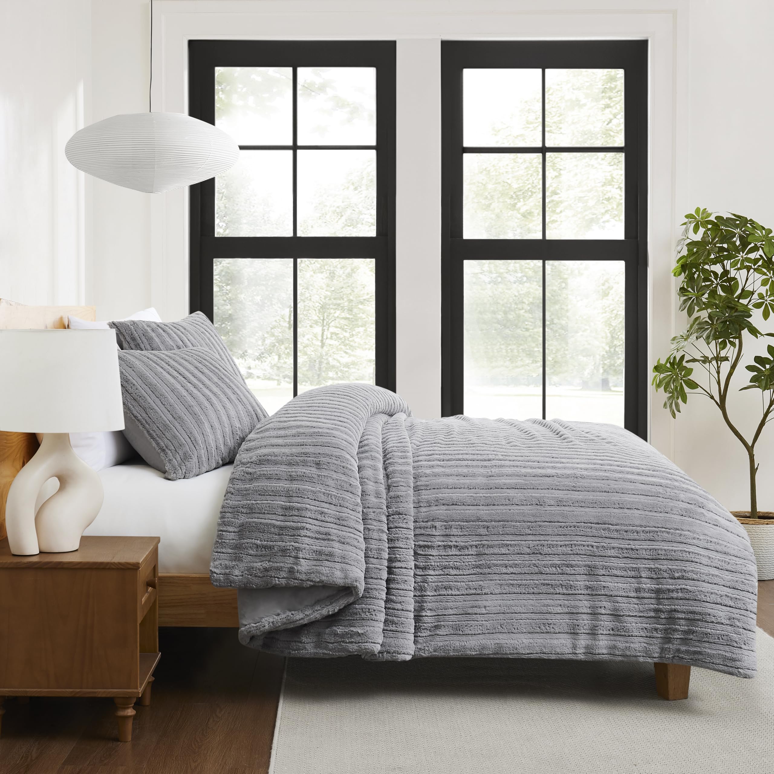 Breathable Oversized Silky Smooth Carved Stripe Pattern Faux Fur Comforter Set