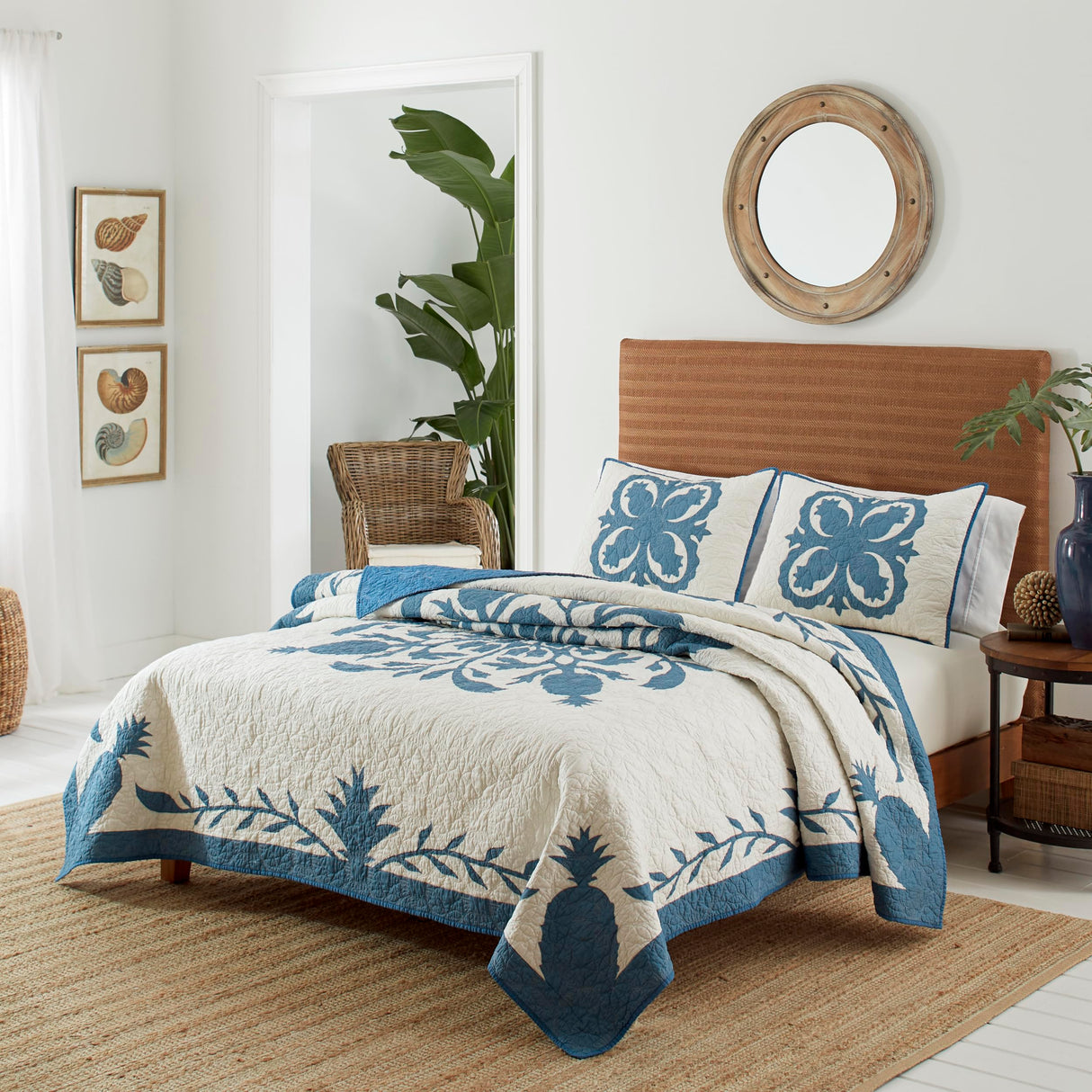 King Quilt, Soft Cotton Bedding, Coastal Home Decor, Oeko-Tex Certified (Aloha Pineapple Blue, King)