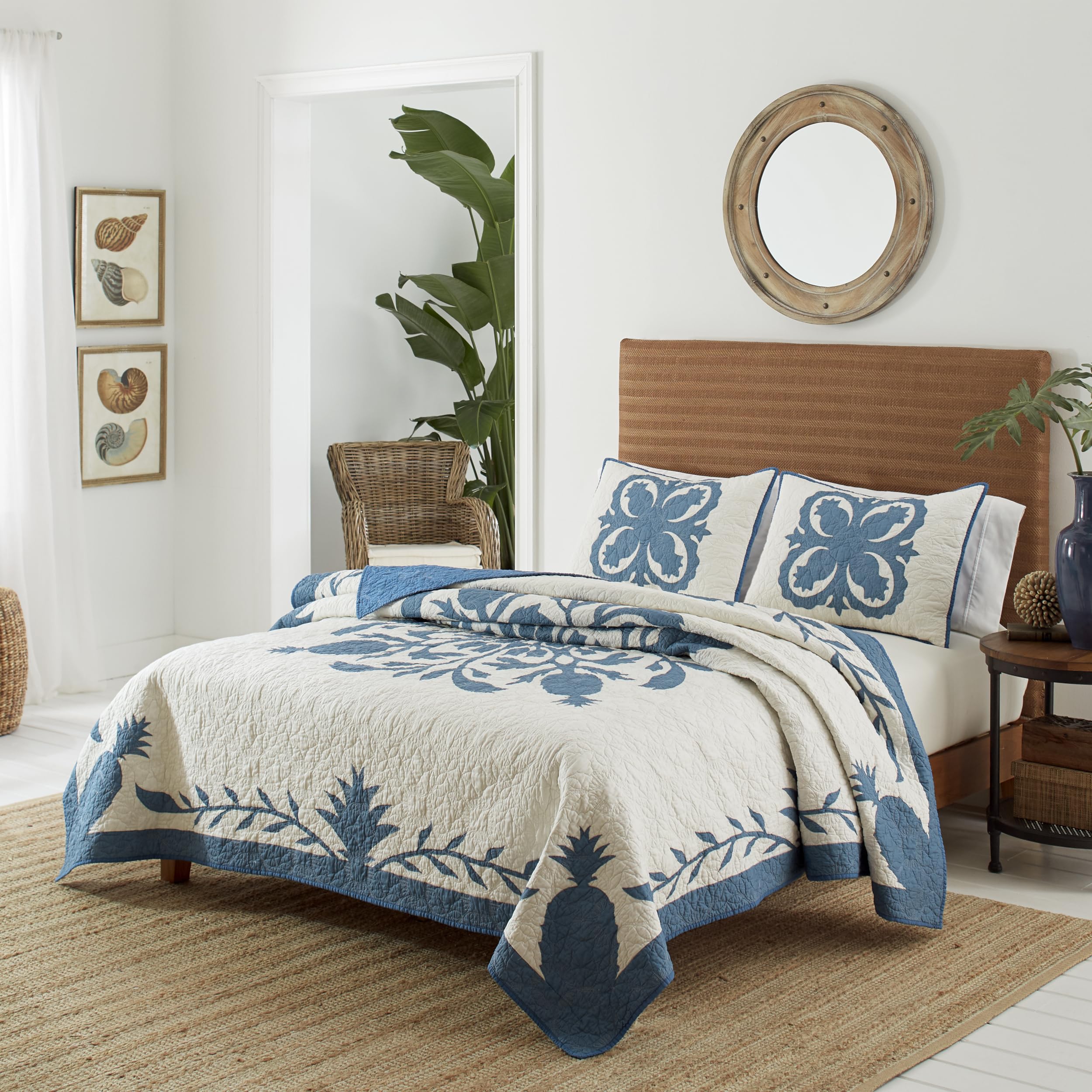 King Quilt, Soft Cotton Bedding, Coastal Home Decor, Oeko-Tex Certified (Aloha Pineapple Blue, King)