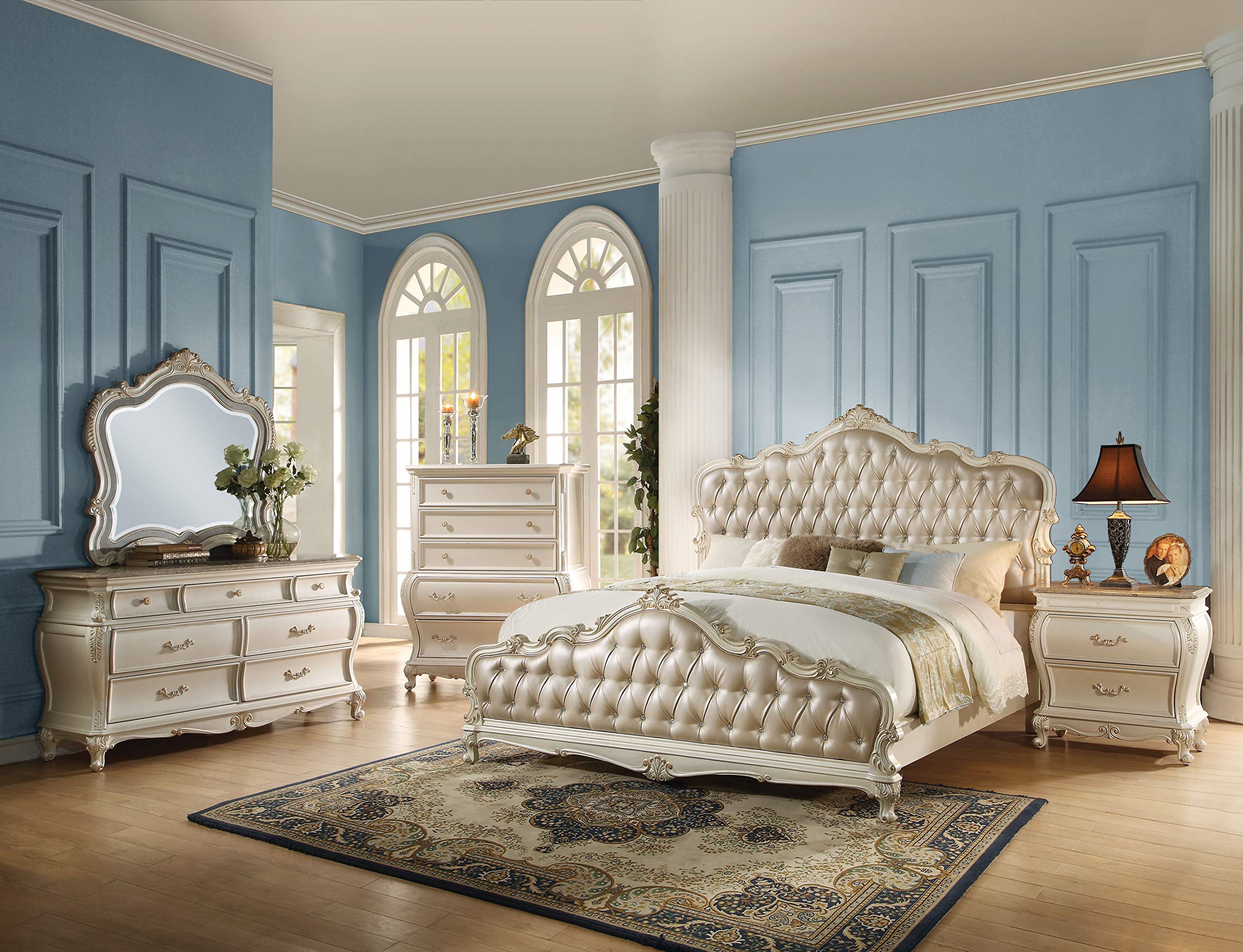 Nightstand in Pearl White