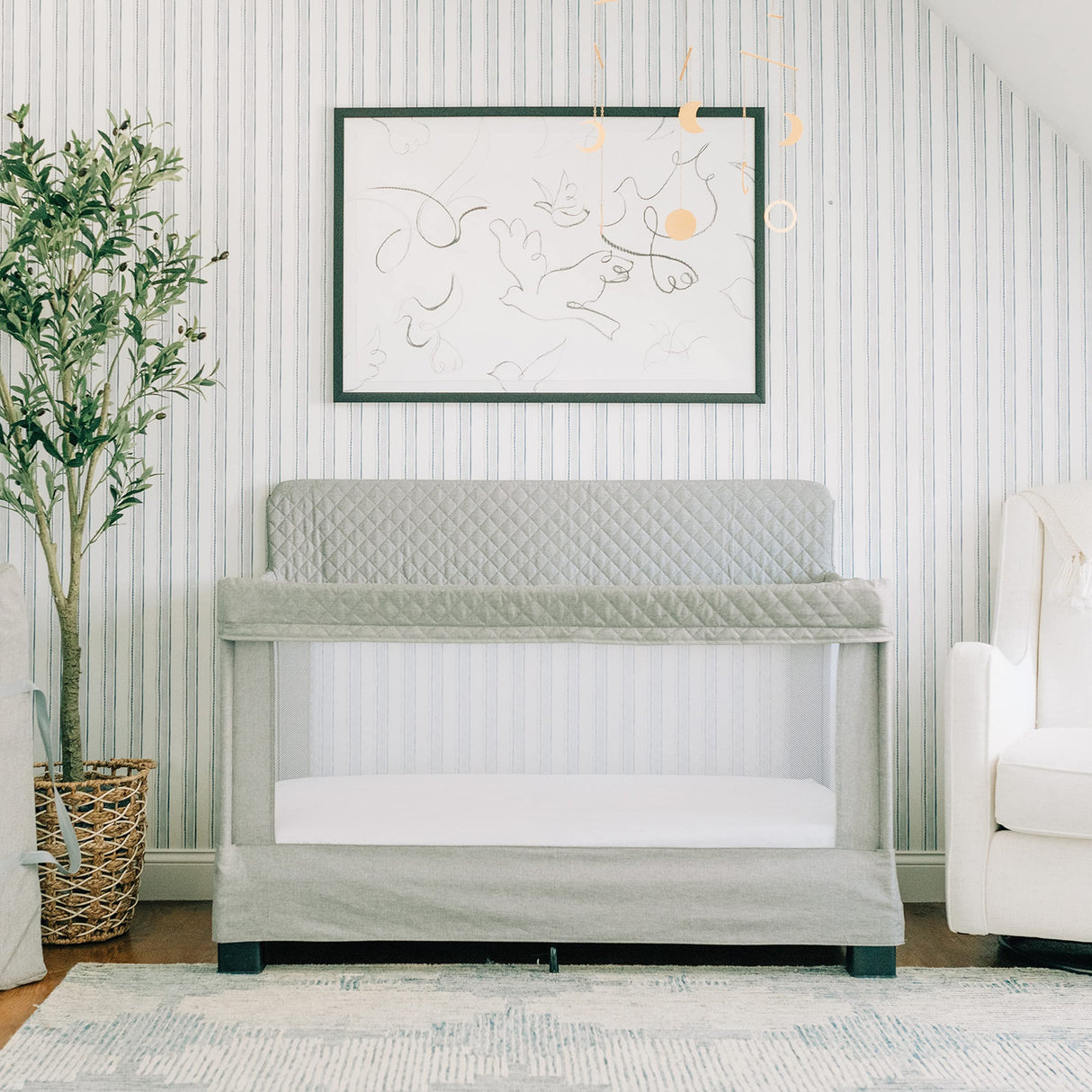 Horizon Full Size Crib, Breathable Mesh Walls, Tool-Free Assembly Baby Bed, Luxe Quilted