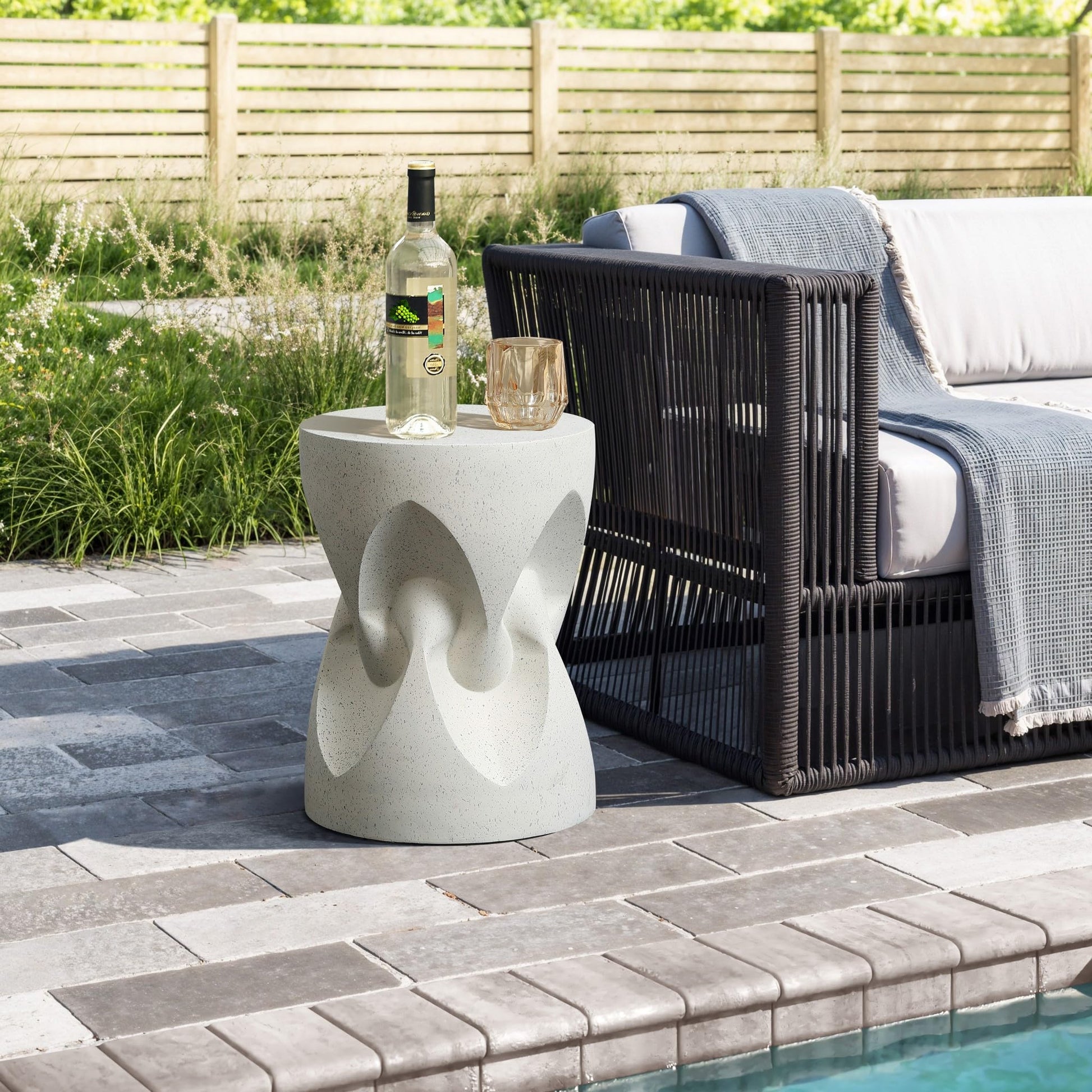 LuxenHome Outdoor Accent Side Table for Patio, 17'' Speckled Off White Modern Spade Cement Round End Table for Garden Backyard Lawn, Indoor Outdoor Coffee Forniture, Garden Stool - Bircata