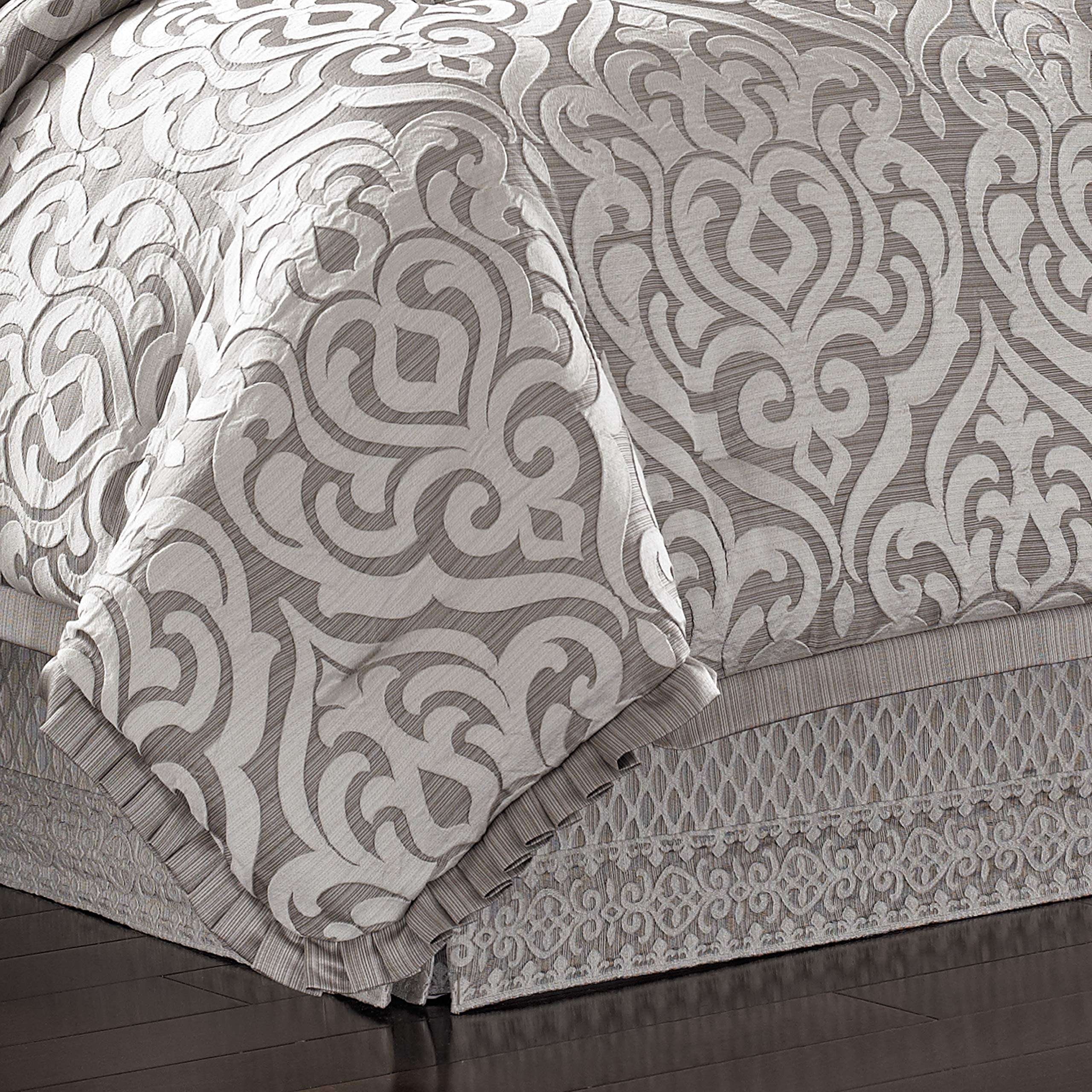 Lafayette Luxury 4-Piece Comforter Set - Silver, California King