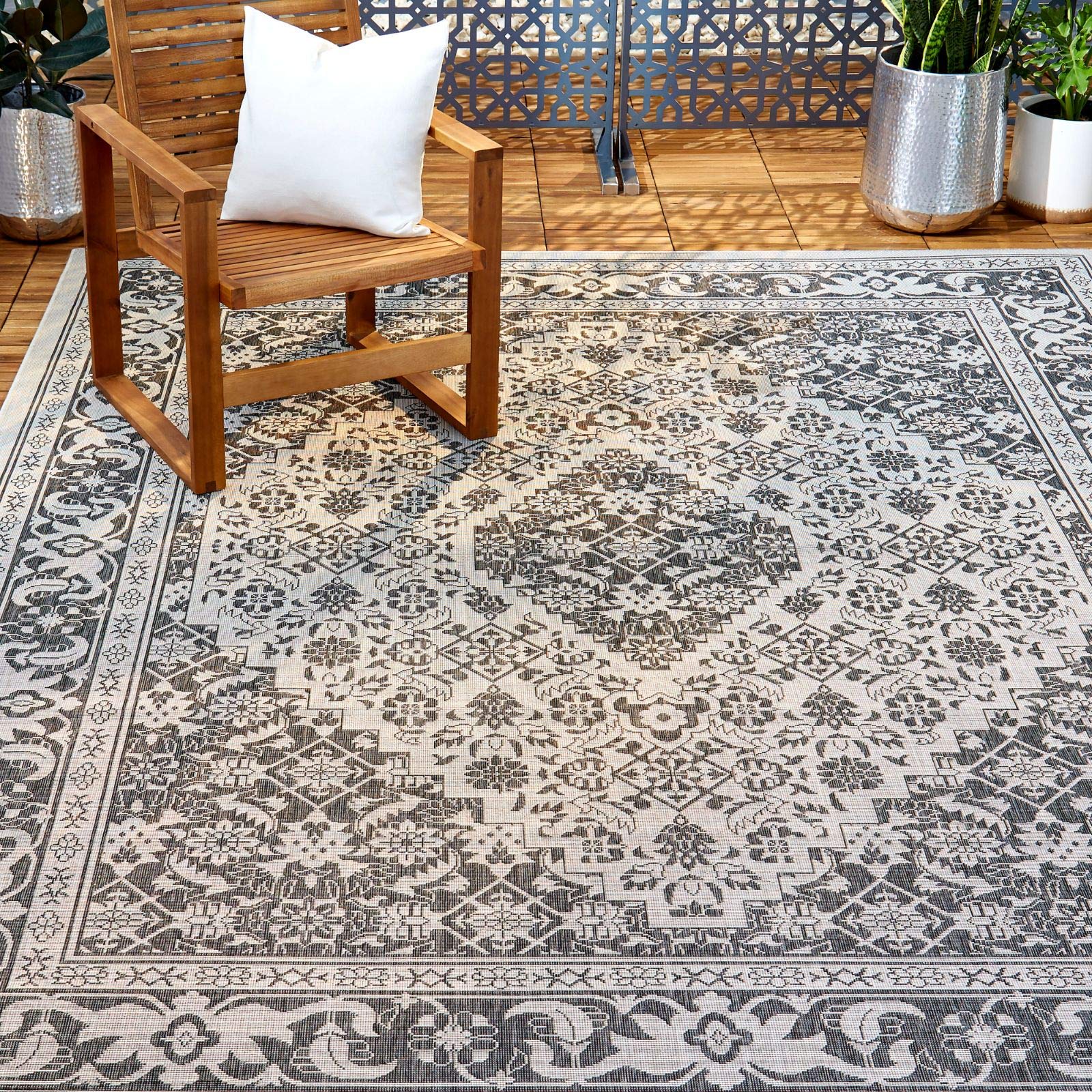 Patio Country Dahlia Transitional Medallion Indoor/Outdoor Area Rug, Grey/Black