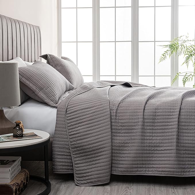 King Quilt Bedding Set, 3-Piece Lightweight Summer Channel Stitch Quilt Set