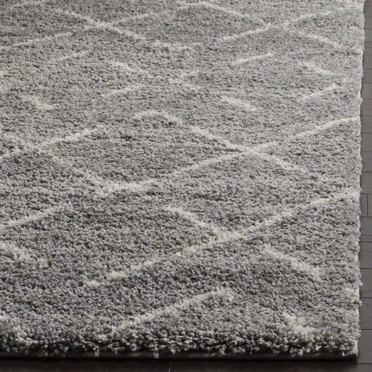 SAFAVIEH Arizona Shag Collection Area Rug - 6'7" Square, Ivory & Beige, Moroccan Design, Non-Shedding & Easy Care, 1.6-inch Thick Ideal for High Traffic Areas in Living Room, Bedroom (ASG743A)