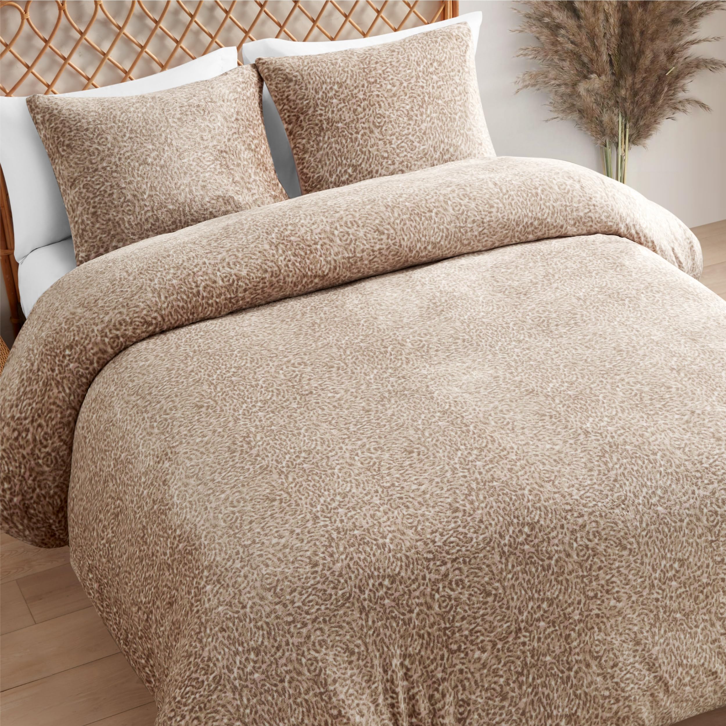 Blush Pink Leopard Printed Plush Duvet Cover Set King Size Bedding Set Ensemble - 3 Piece Set