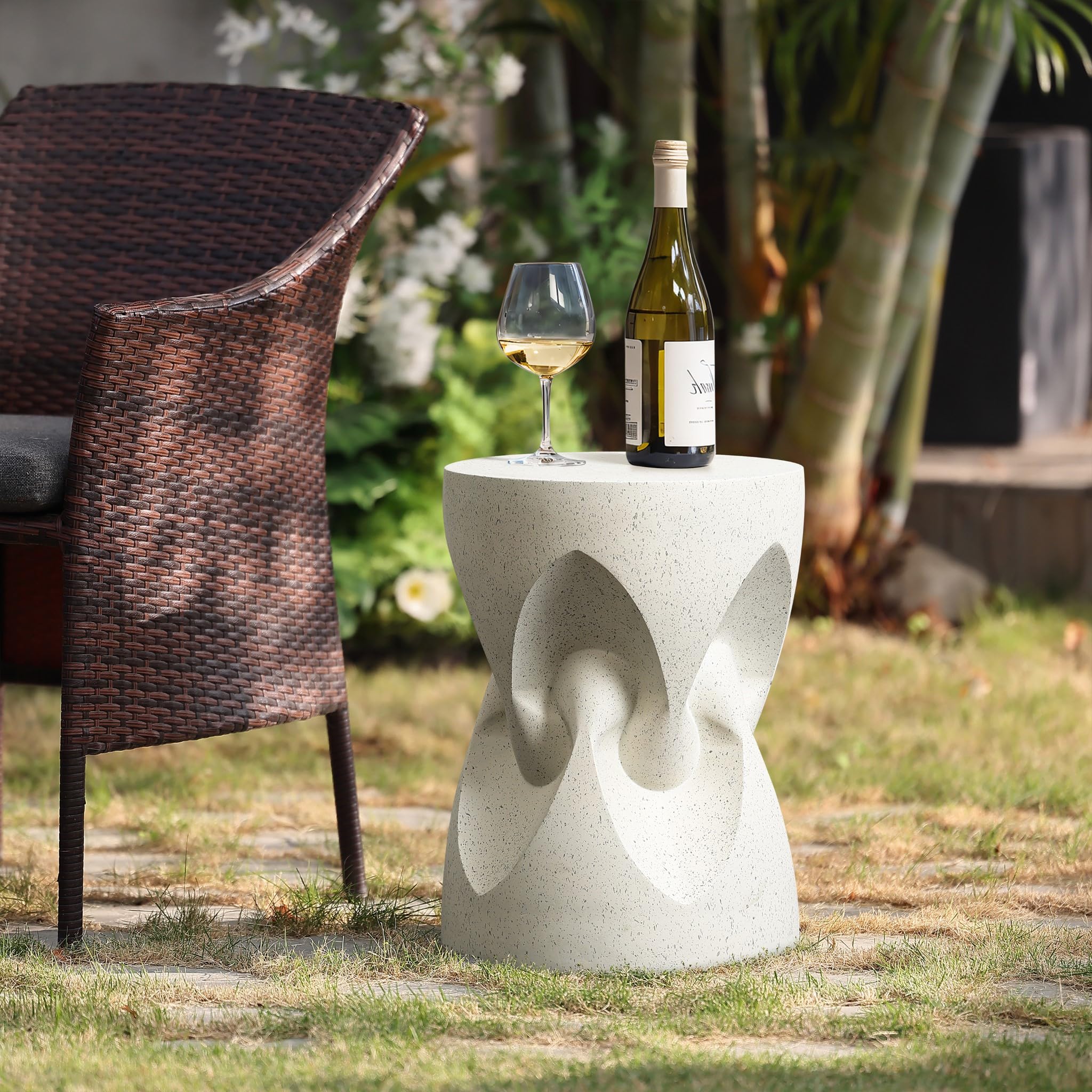 LuxenHome Outdoor Accent Side Table for Patio, 17'' Speckled Off White Modern Spade Cement Round End Table for Garden Backyard Lawn, Indoor Outdoor Coffee Forniture, Garden Stool - Bircata