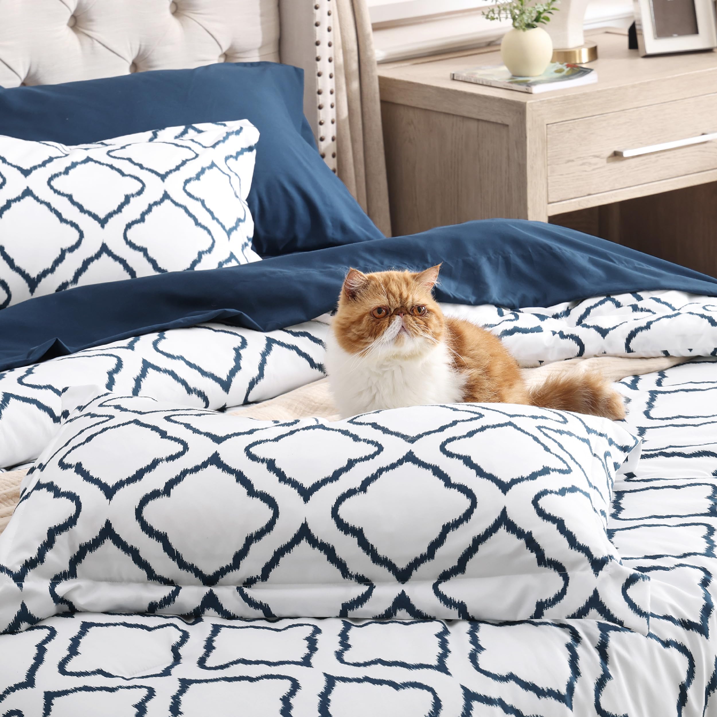 Full Comforter Set 7 Pieces - White Quatrefoil Comforters Full Size