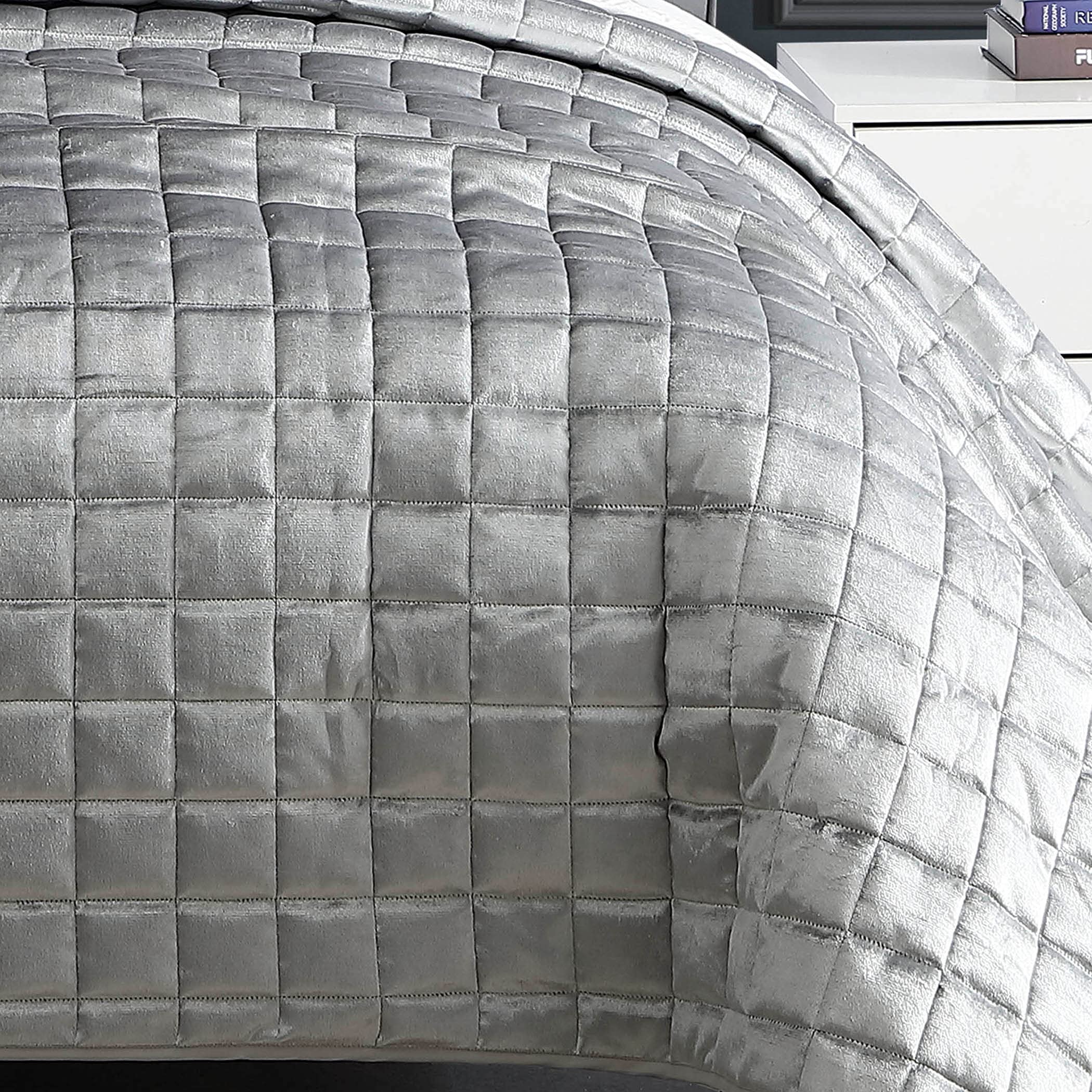 Lyndon Shimmer Velvet Quilt Set - Queen Size Silver 3-Piece