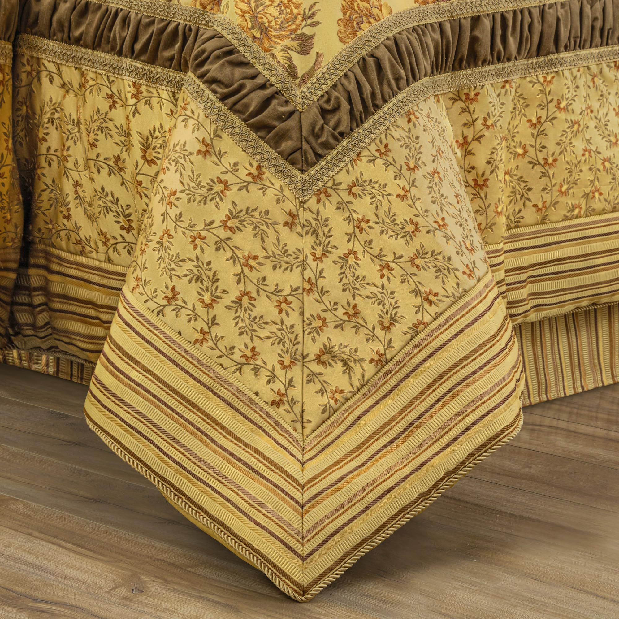 Luxury Comforter Sets Classic Framework Design, Damask Floral Queen Bedding with Euro Shams,