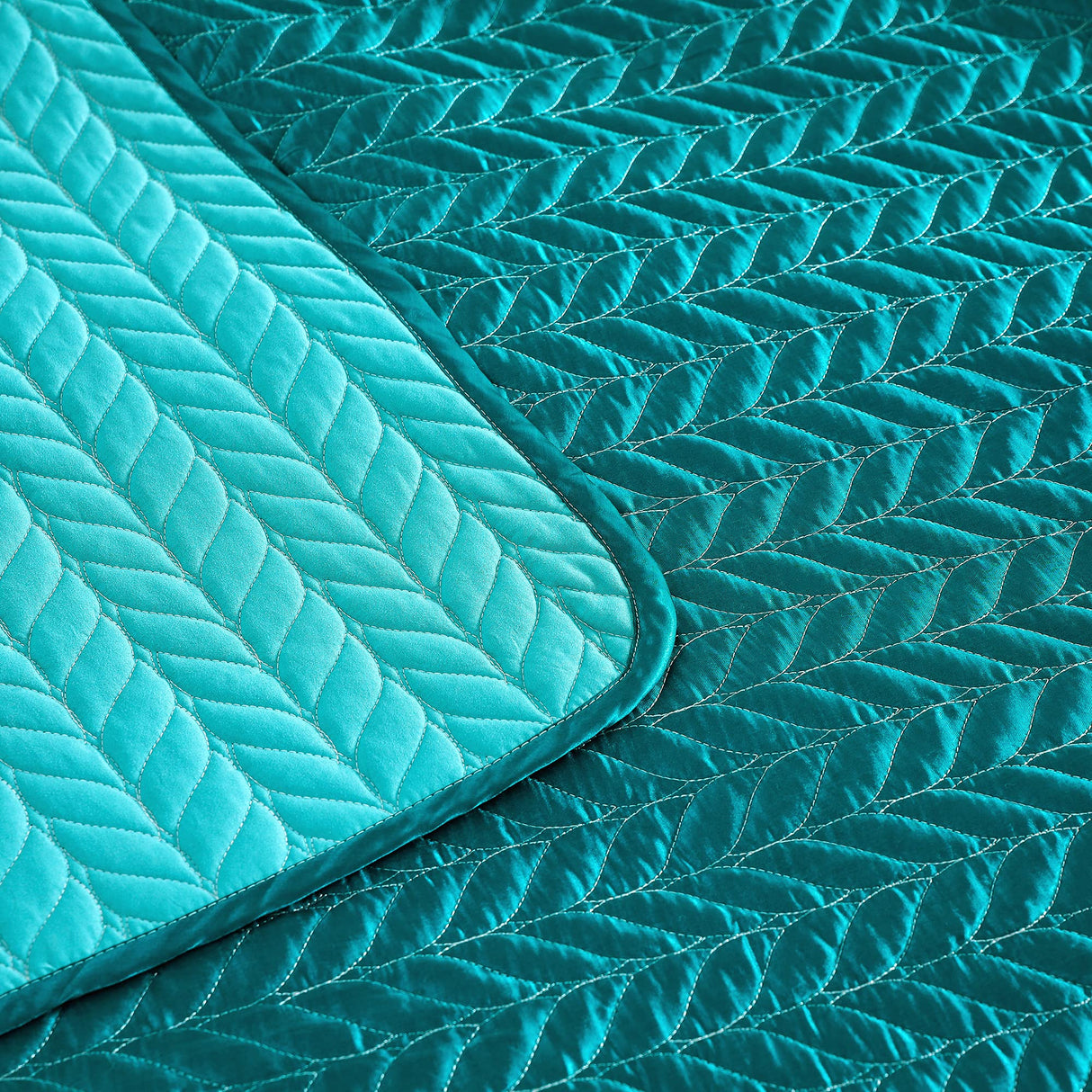 Luxury Reversible Lightweight Bedspreads Covelets for All Seasons