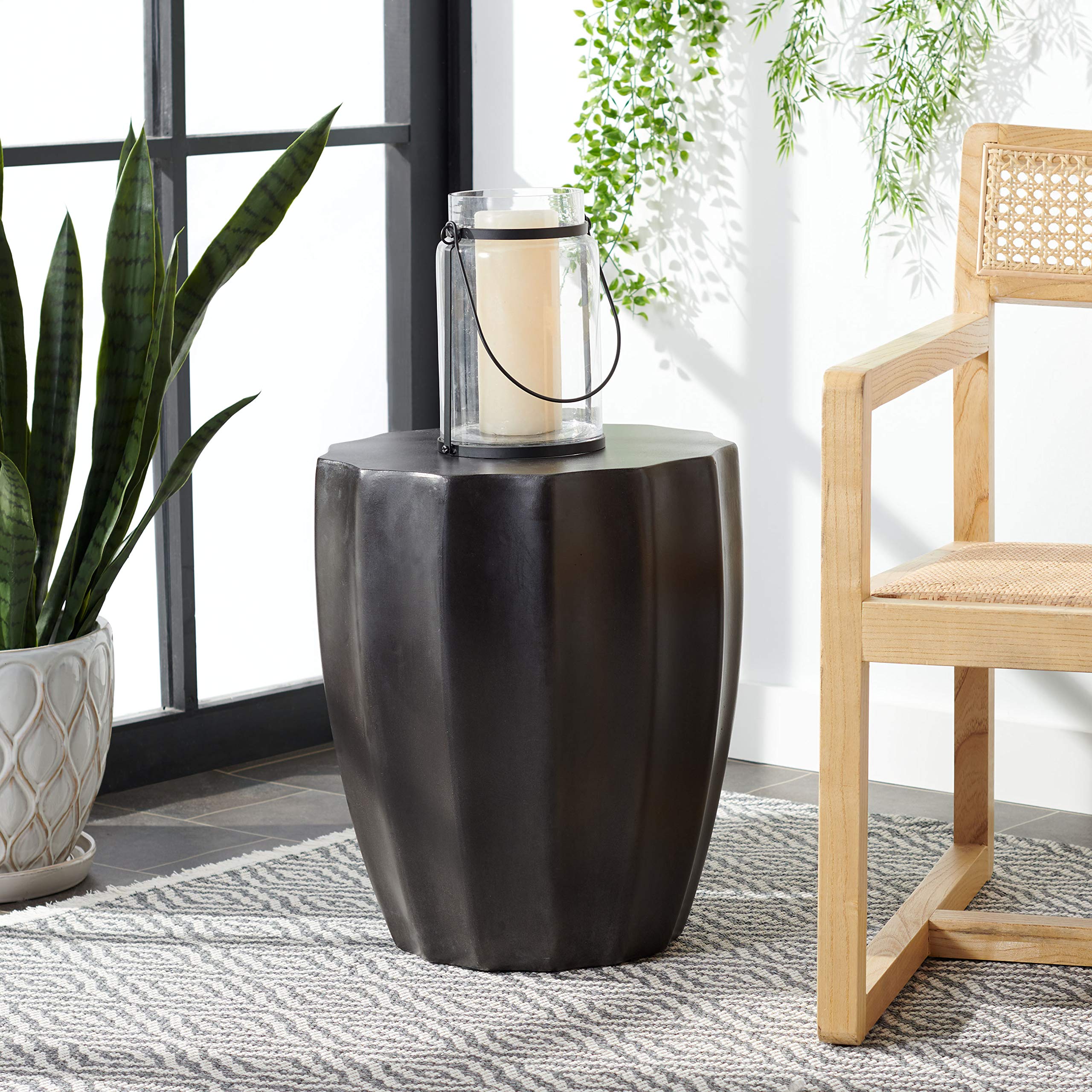 Outdoor Jaslyn Black Modern Concrete Round Accent Table