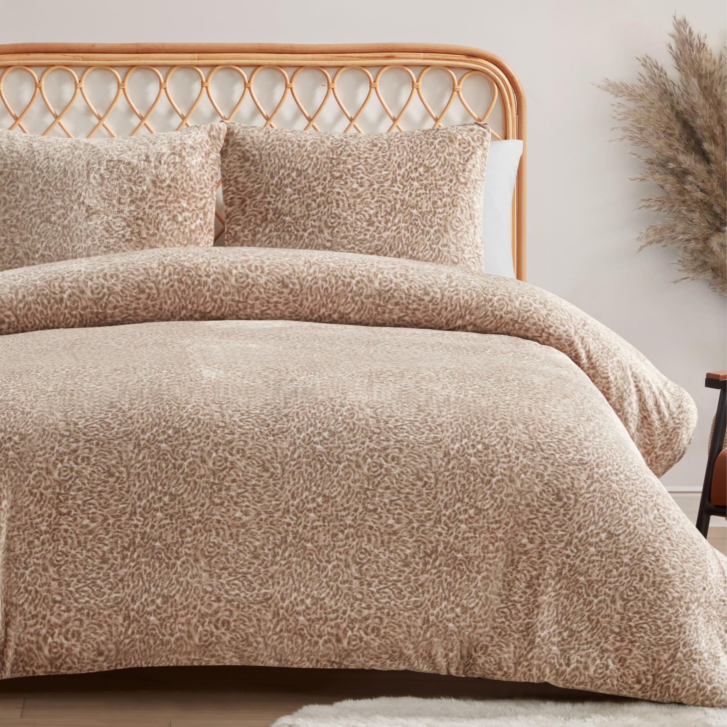Blush Pink Leopard Printed Plush Duvet Cover Set King Size Bedding Set Ensemble - 3 Piece Set