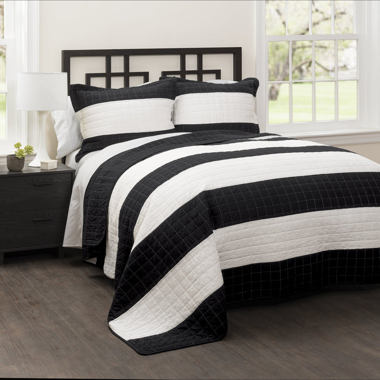 New Berlin Quilt Striped Pattern 3 Piece Bedding Set, Full/Queen, Black & White