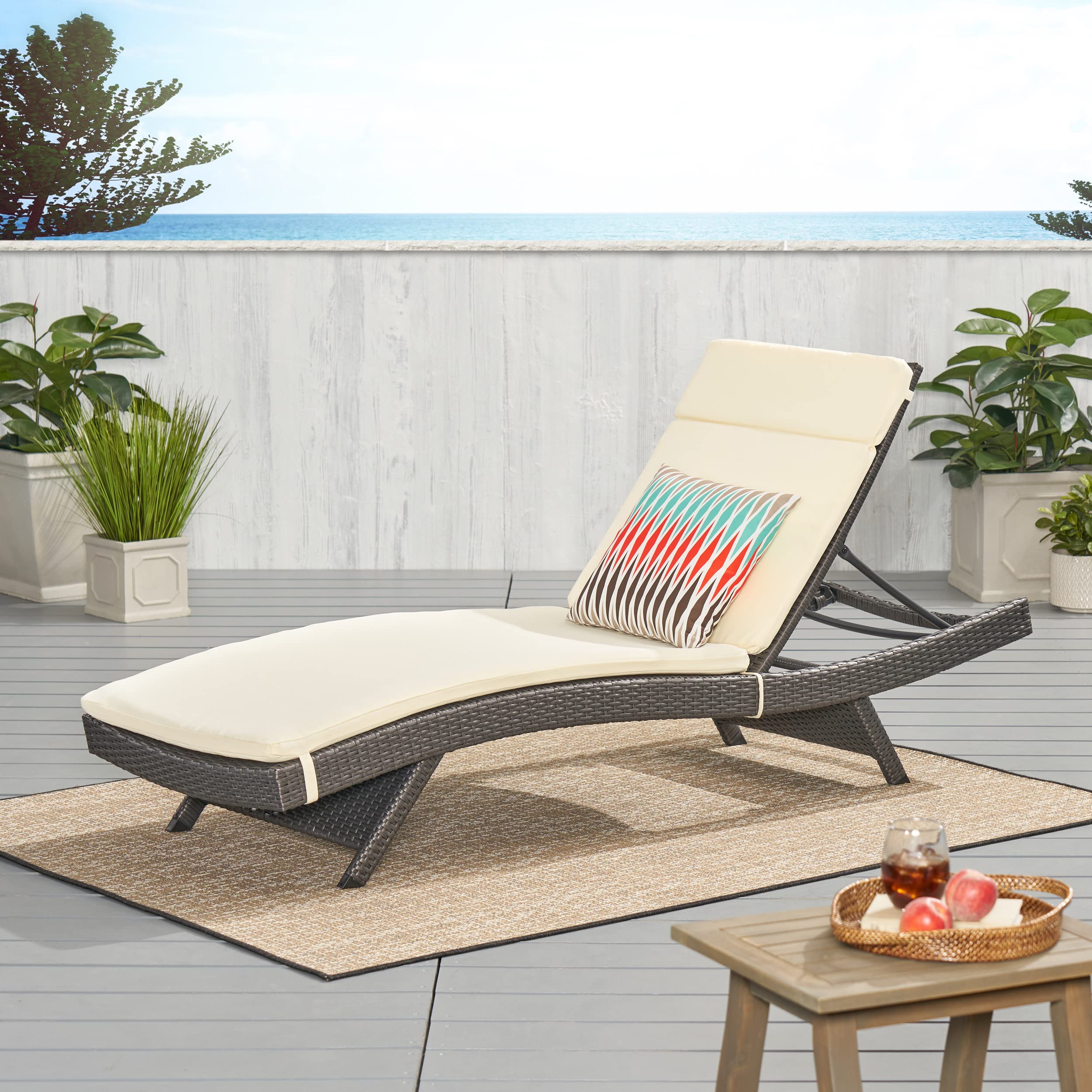 Christopher Knight Home 589 Salem Wicker Chaise Lounge with Cushion