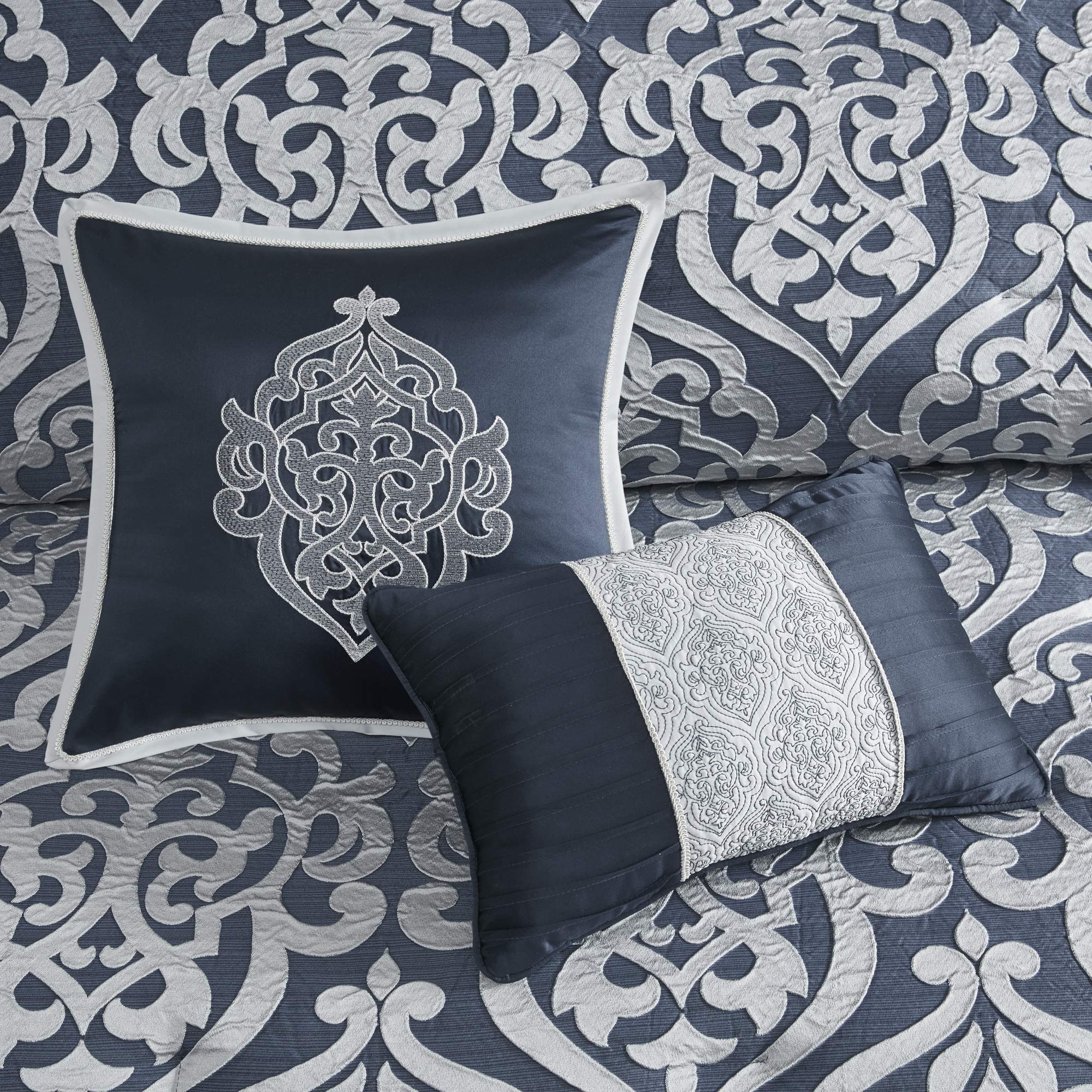Odette Cozy Comforter Set Jacquard Damask Medallion Design