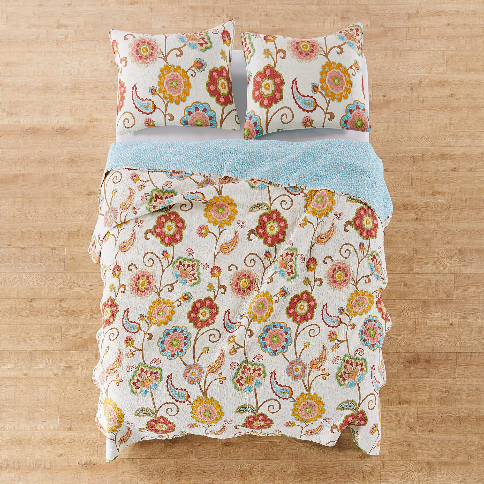 Ashbury Spring Quilt Set - Full/Queen Quilt + Two Standard Pillow Shams - Floral in Ivory