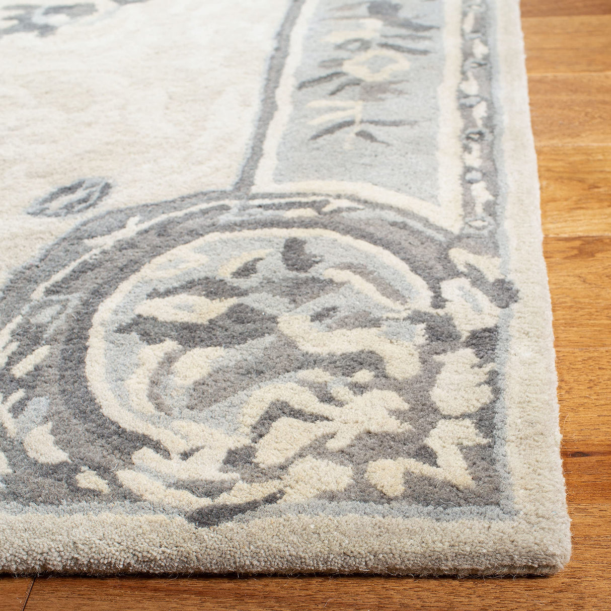 Empire Collection 2' x 3' Beige/Light Grey EM414D Handmade Traditional European