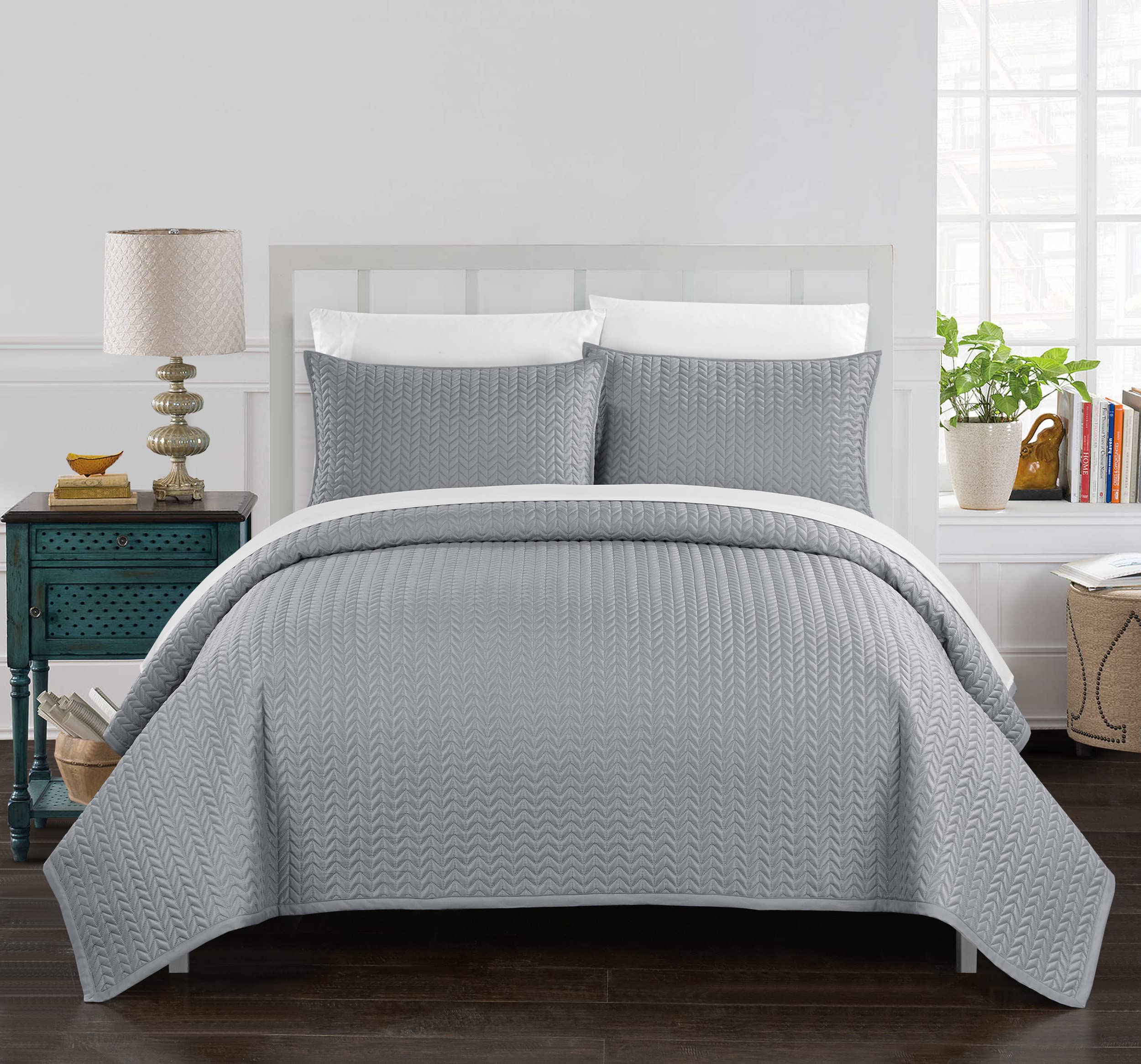 Weaverland Geometric Chevron Quilt Set - Queen Size Silver