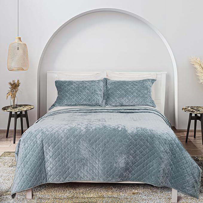 Luxury Velvet Queen Quilt Set, Ultra Soft Lightweight Velvet Comforter Set