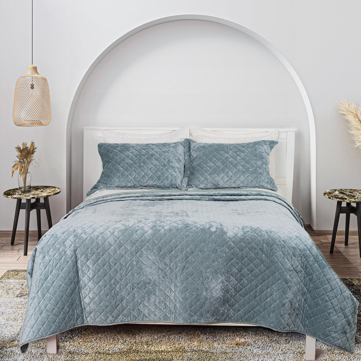 Luxury Velvet Queen Quilt Set, Ultra Soft Lightweight Velvet Comforter Set