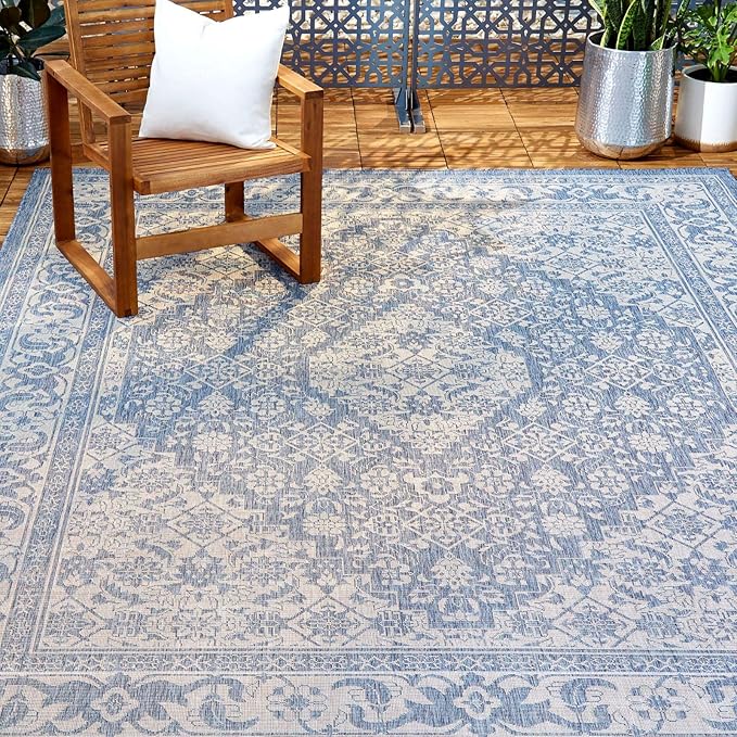 Patio Country Dahlia Transitional Medallion Indoor/Outdoor Area Rug, Grey/Black