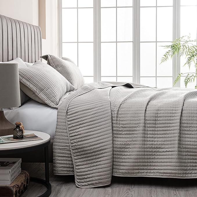 King Quilt Bedding Set, 3-Piece Lightweight Summer Channel Stitch Quilt Set