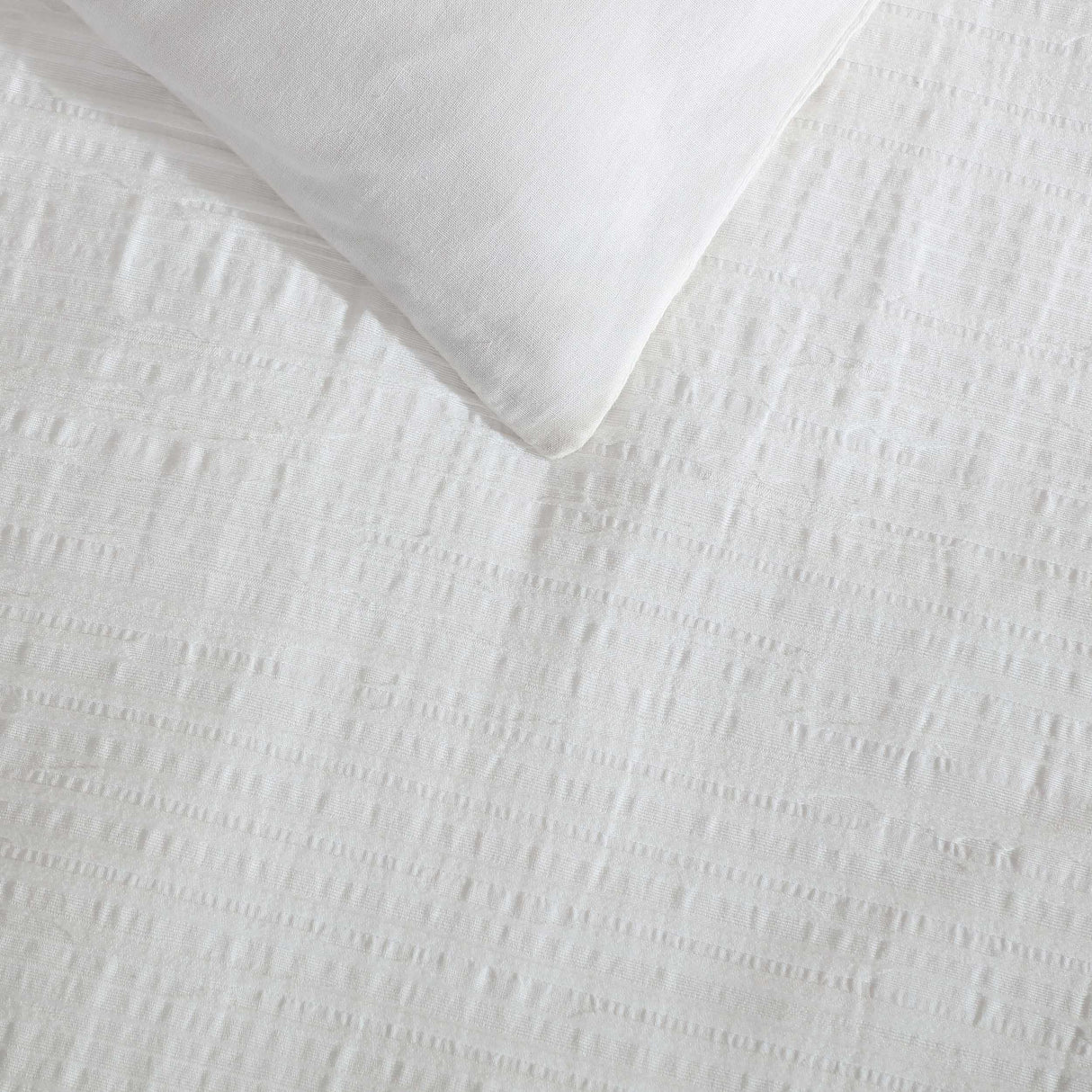 Luxurious Grid Pattern Comforter Set with Matching Shams - Bark Texture White King