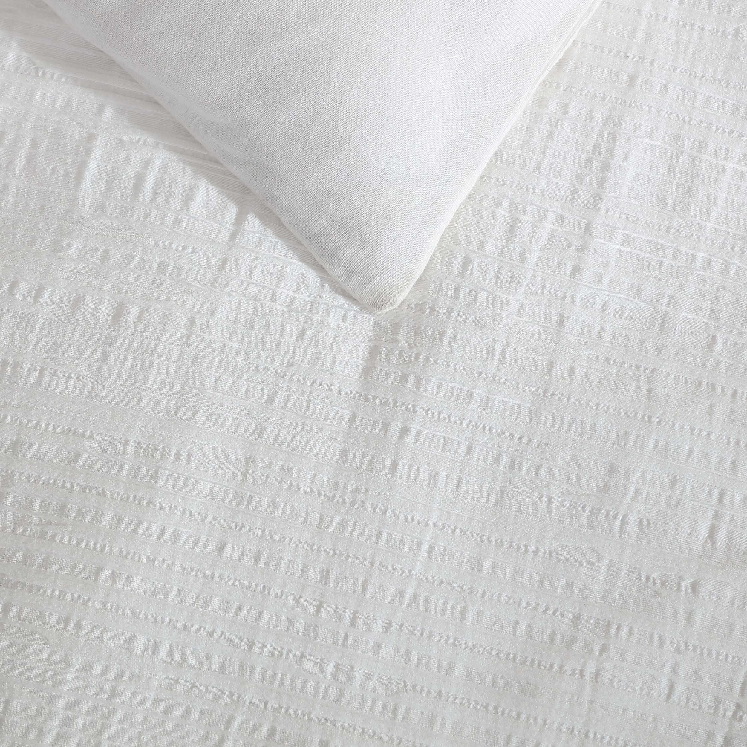 Luxurious Grid Pattern Comforter Set with Matching Shams - Bark Texture White King