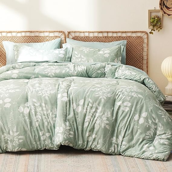 7 Pieces Blue Floral Bedding Sets Queen Bed in a Bag