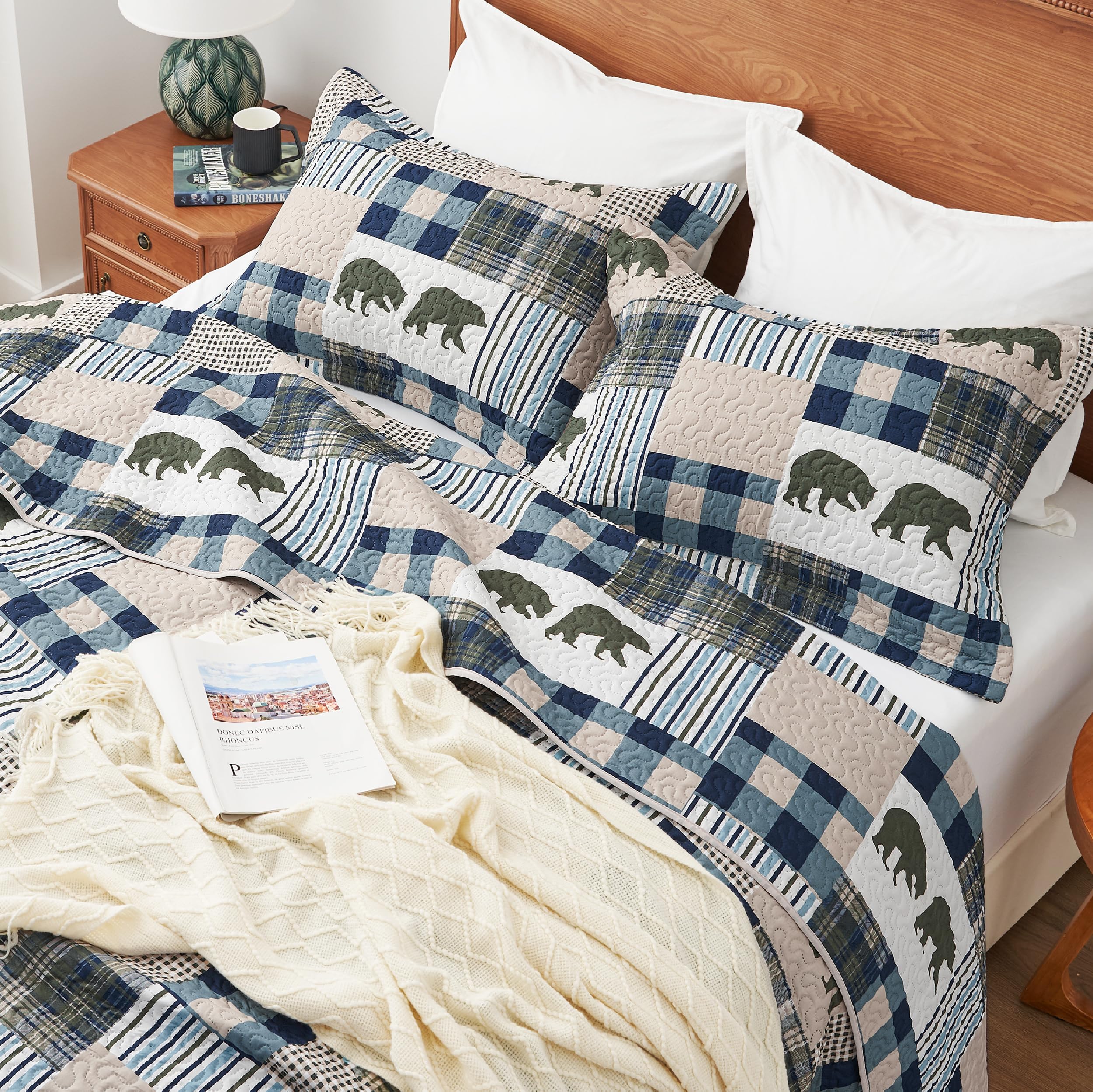 Christmas Cabin Quilt Sets Queen, 3-Piece Lightweight Reversible All Season Bear Quilt