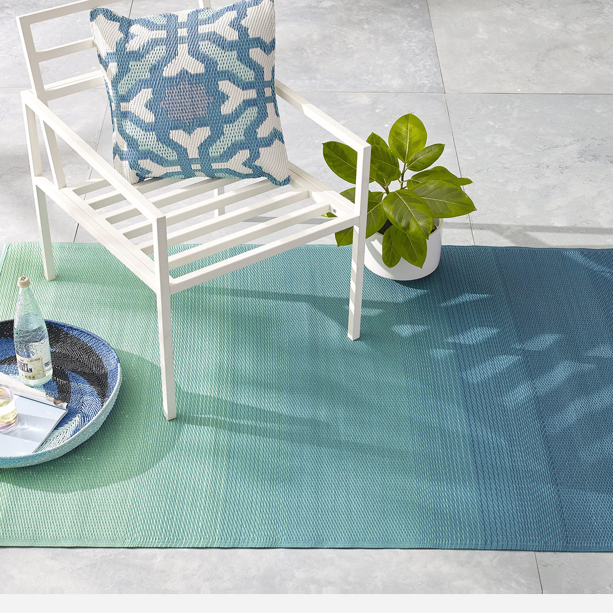 Ombre Outdoor Rug - Waterproof, Fade Resistant, Crease-Free, Reversible - Premium