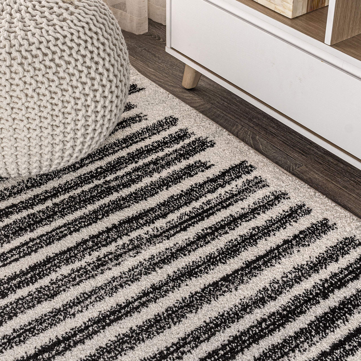 JONATHAN Y MOH207A-8 Khalil Modern Berber Stripe Indoor Farmhouse Area-Rug Bohemian Minimalistic Striped Easy-Cleaning Bedroom Kitchen Living Room Non Shedding, 8 X 10, Cream,Black