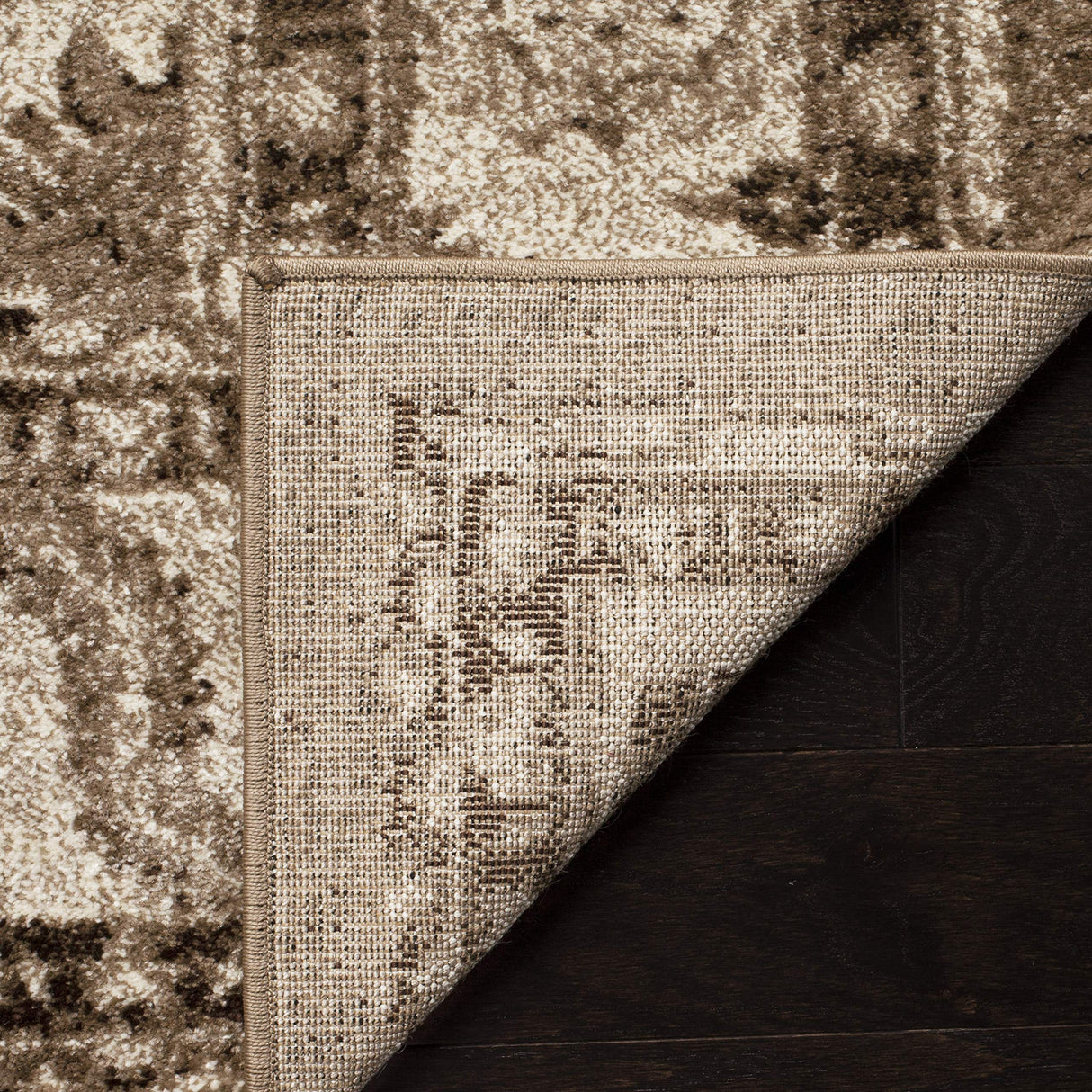 SAFAVIEH Vintage Hamadan Collection Area Rug - 8' x 10', Taupe, Oriental Traditional Persian Design, Non-Shedding & Easy Care, Ideal for High Traffic Areas in Living Room, Bedroom (VTH214T)