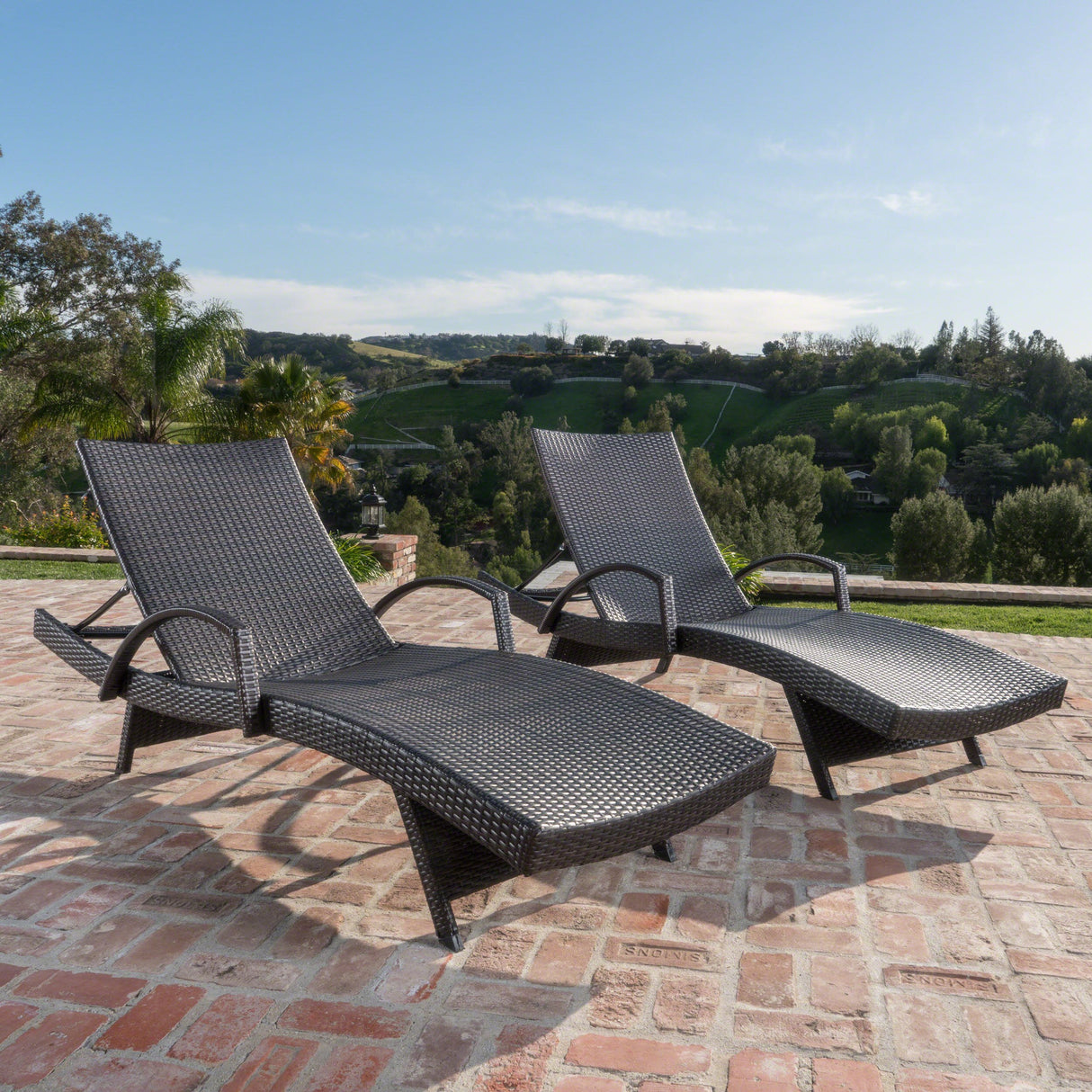 Knight Home 571 Salem Chaise Lounge