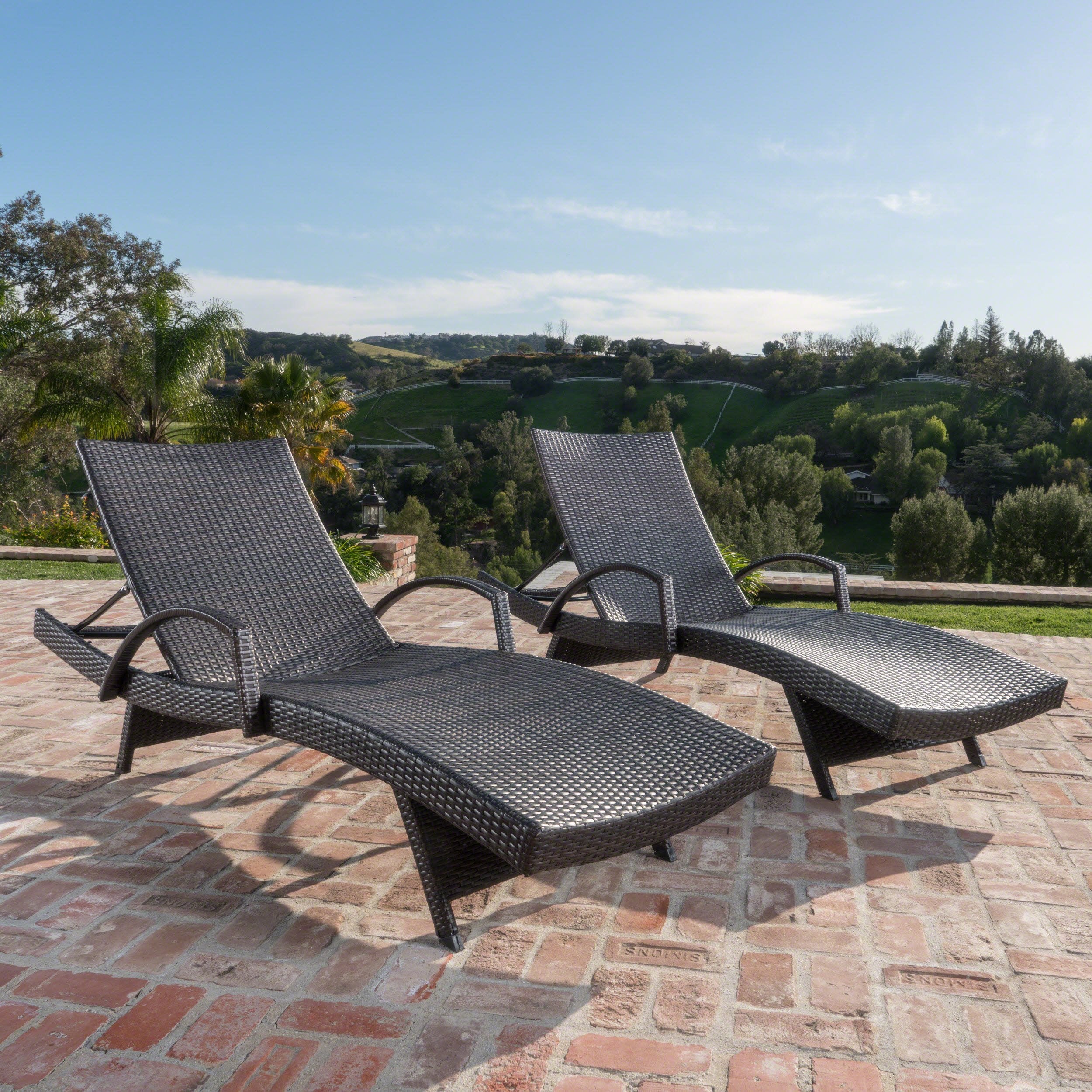 Knight Home 571 Salem Chaise Lounge