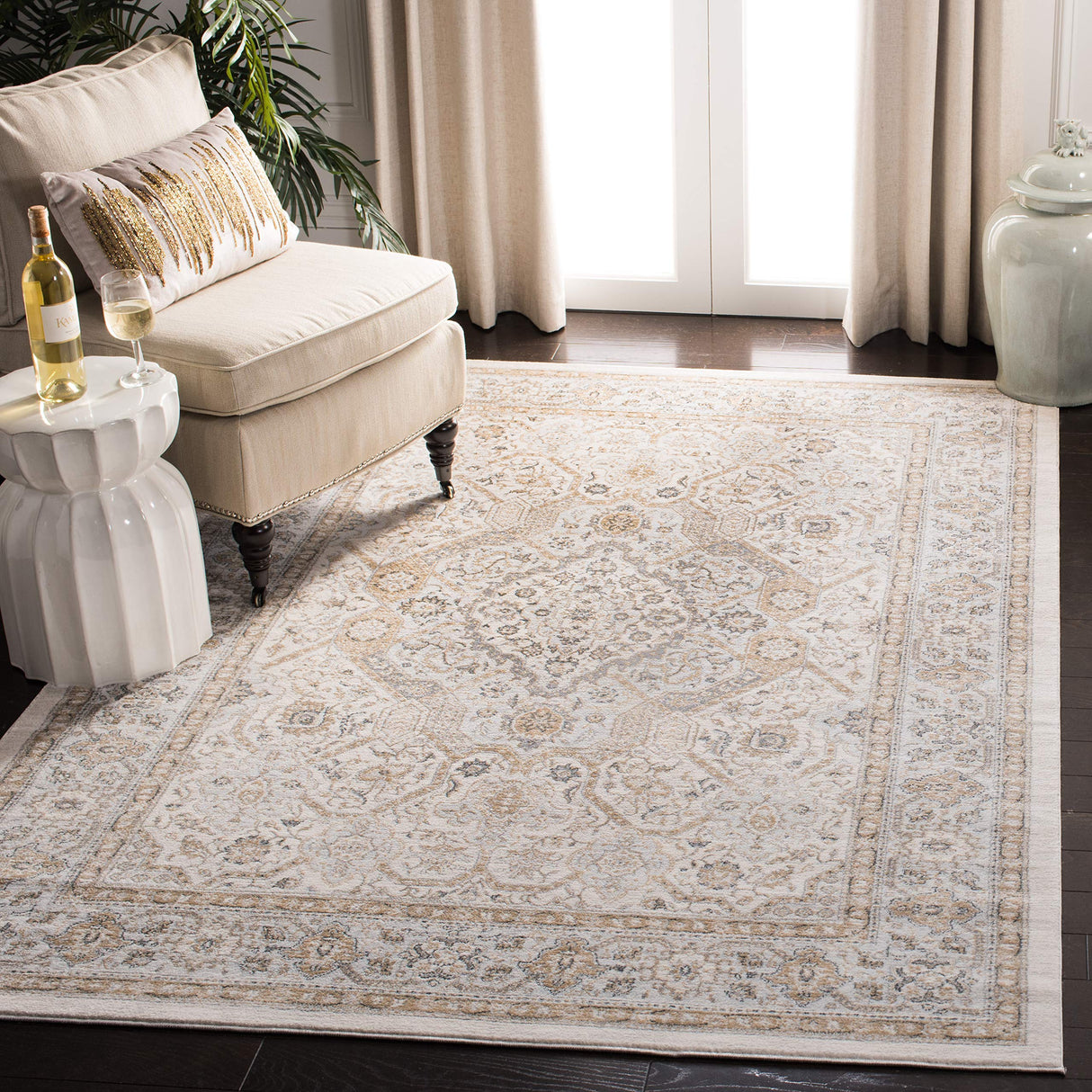 SAFAVIEH Isabella Collection Area Rug - 8' x 10', Cream & Beige, Oriental Design, Non-Shedding & Easy Care, Ideal for High Traffic Areas in Living Room, Bedroom (ISA916B)