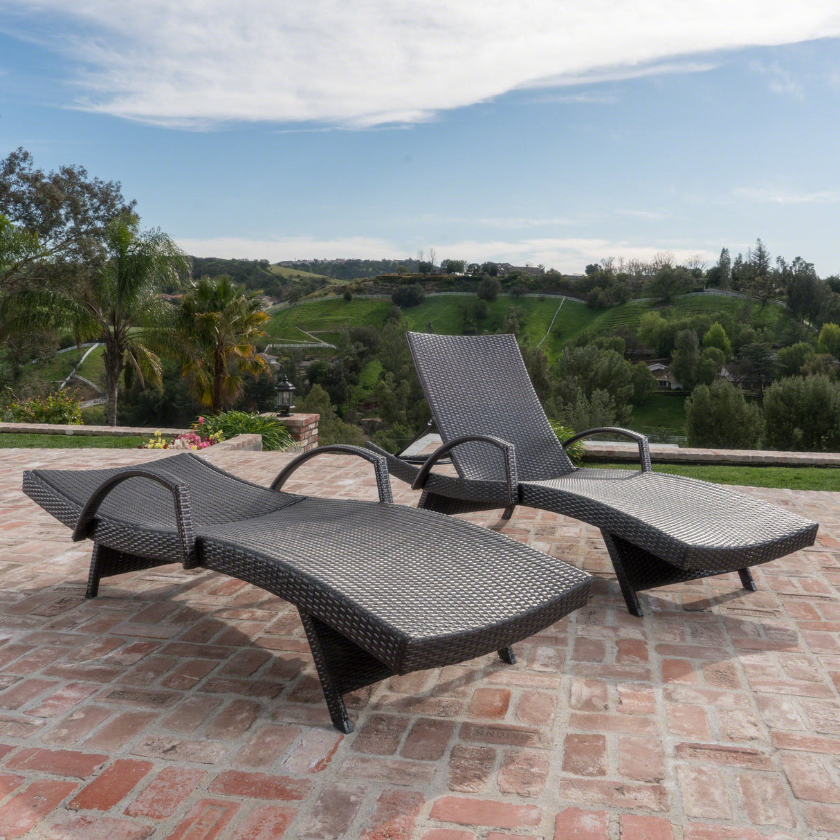 Knight Home 571 Salem Chaise Lounge