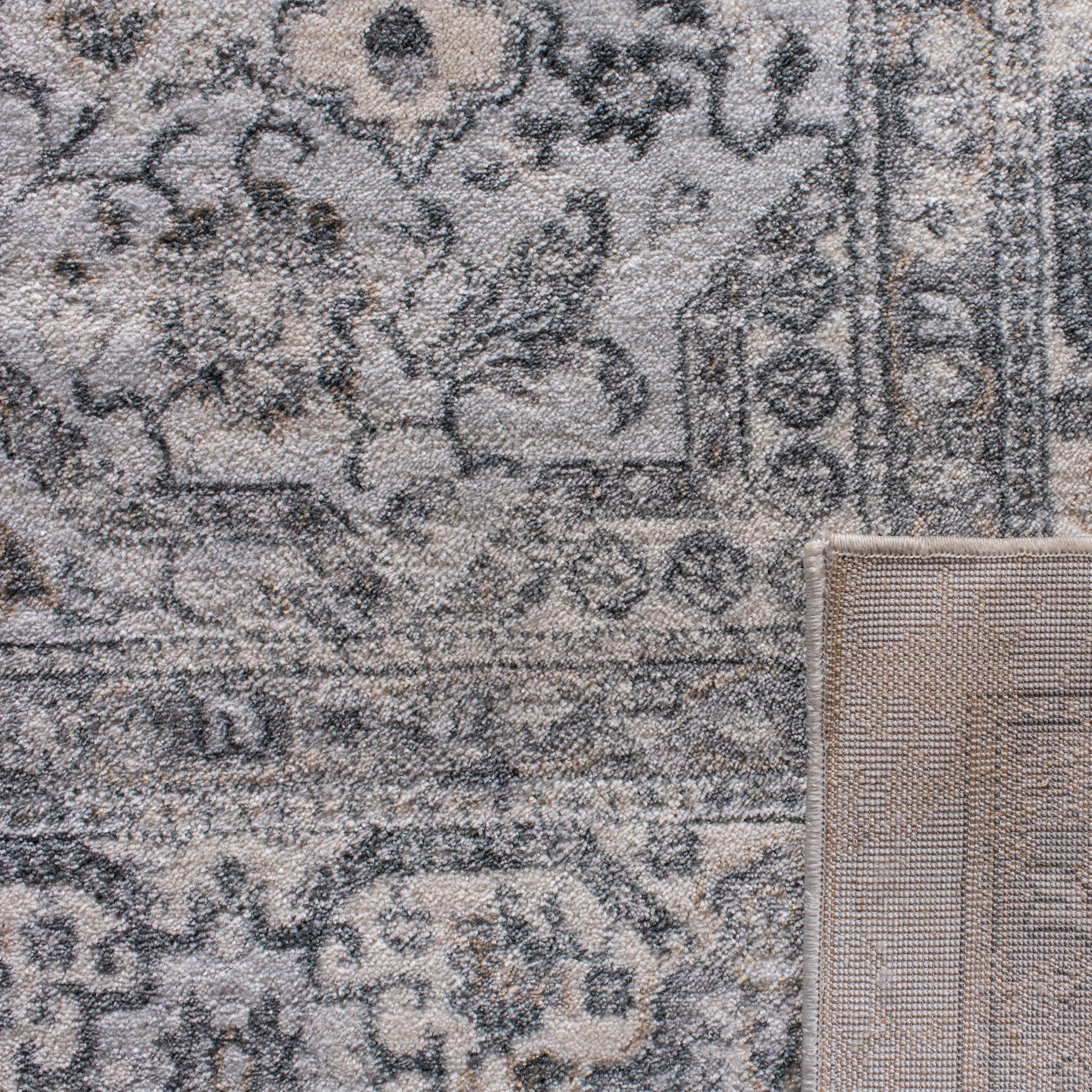 SAFAVIEH Isabella Collection Accent Rug - 3' x 5', Dark Grey & Cream, Oriental Design, Non-Shedding & Easy Care, Ideal for High Traffic Areas in Entryway, Living Room, Bedroom (ISA916H)