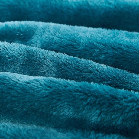 Cozy and warm oversized comforter for modern bedrooms