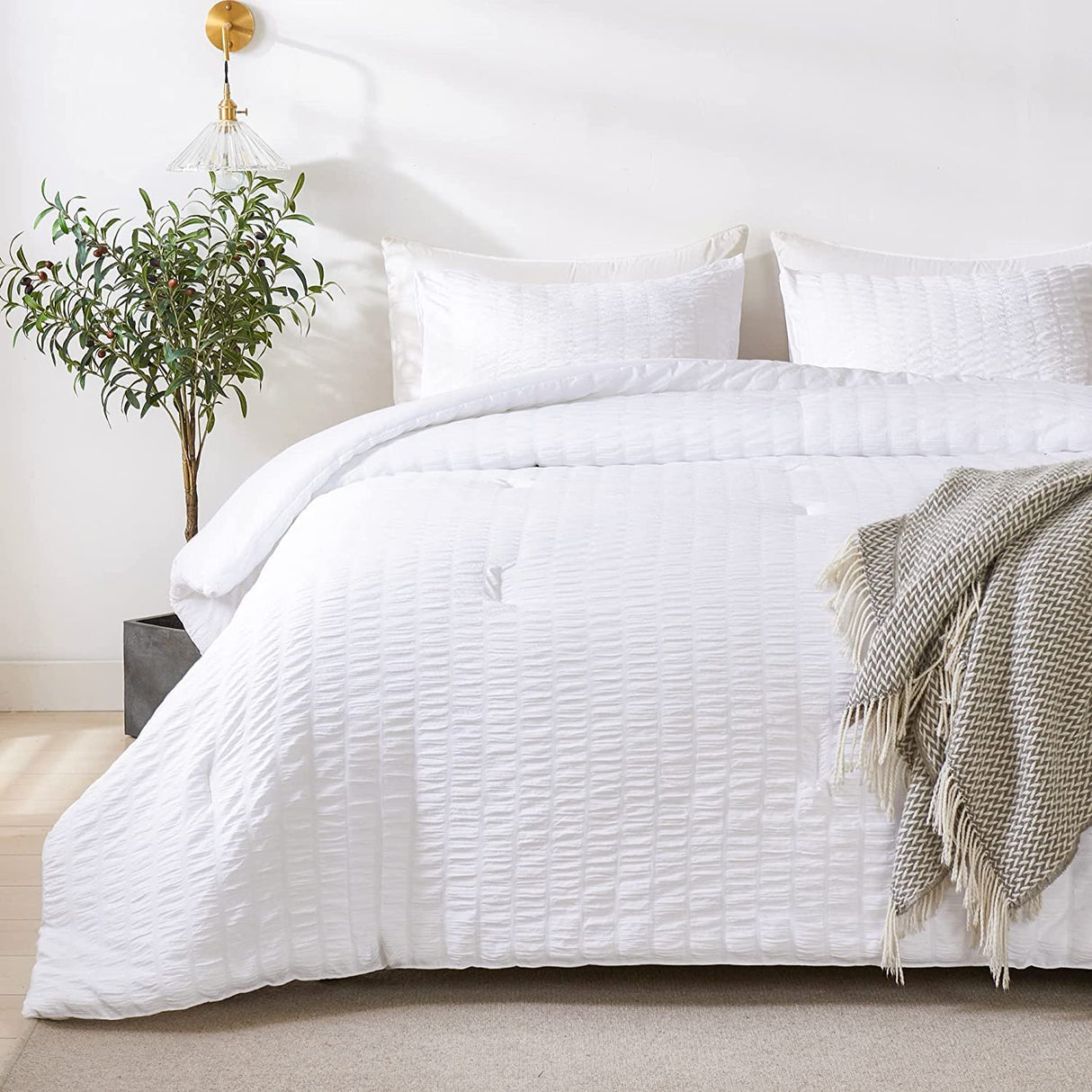 White Twin Size Comforter Set, 2 Pieces Bedding Comforter Sets (1 Seersucker Textured Comforter & 1 Pillowcase), Lightweight Microfiber Down Alternative Bed Set (66x90 inches)