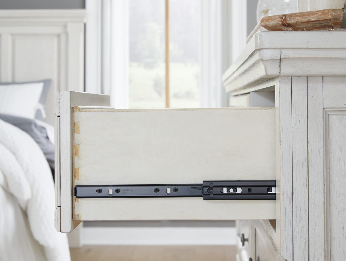 Robbinsdale Traditional 7 Drawer Dresser, Antique White