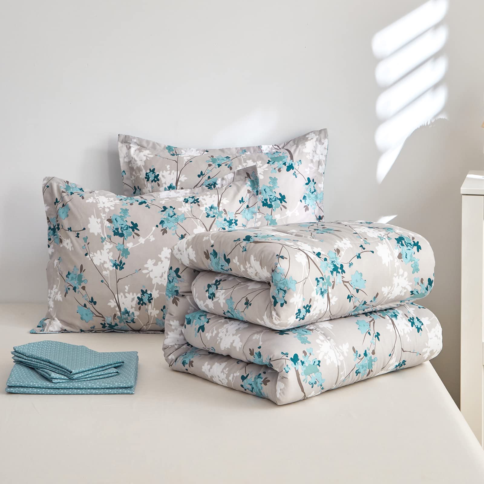 Gray Botanical Bed in a Bag Queen Size 7 Pieces